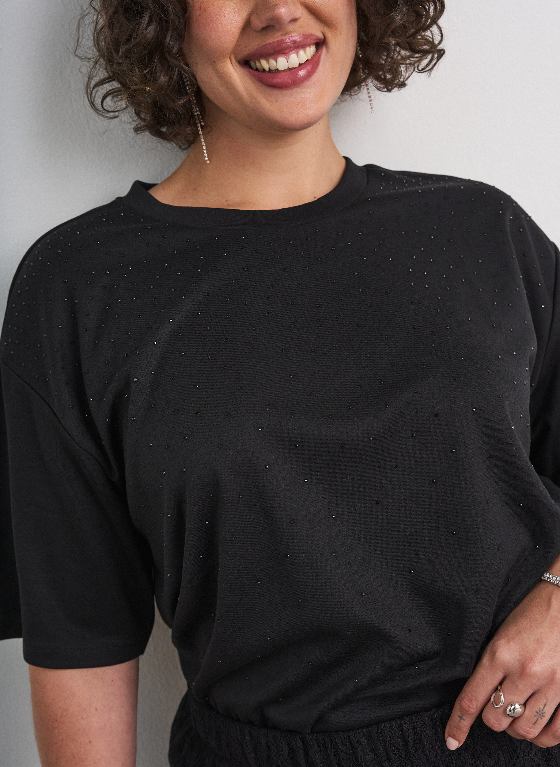 ZizziT-Shirt mit Strasssteinen und Rundhalsausschnitt, Schwarz, Model image number 3