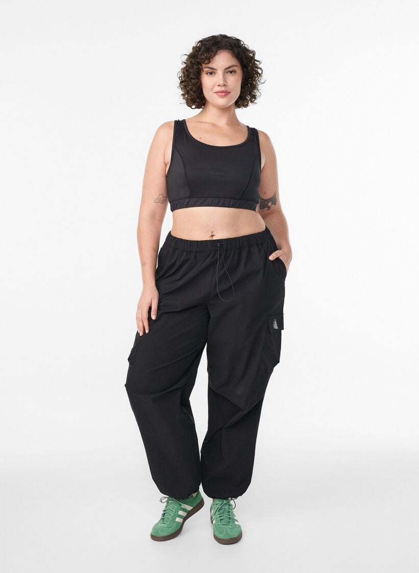 Sport-BH mit Racerback, Schwarz, Model image number 1
