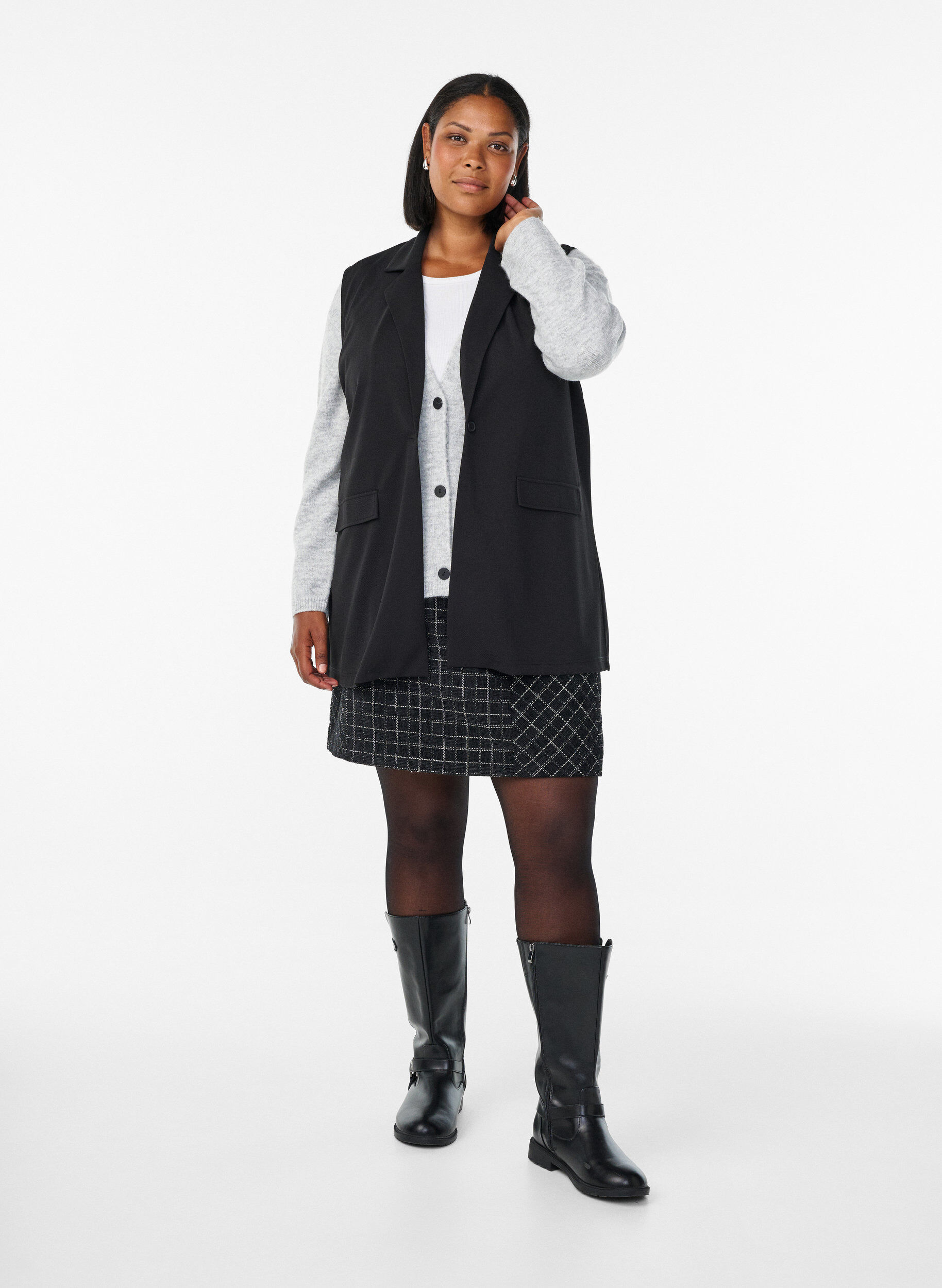 Zizzi&Auml;rmellose Blazerweste mit klassischem Revers, Schwarz, Model image number 1