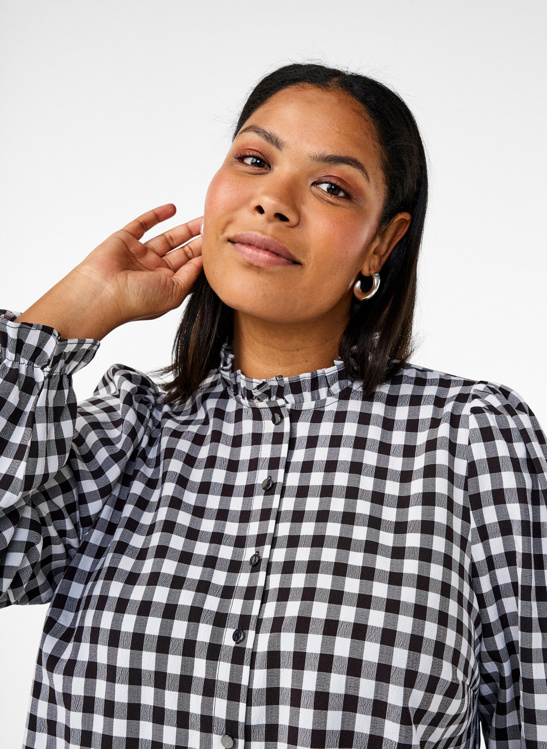 ZizziKarierte Bluse mit R&uuml;schendetails, Black/W. Gingham, Model image number 2