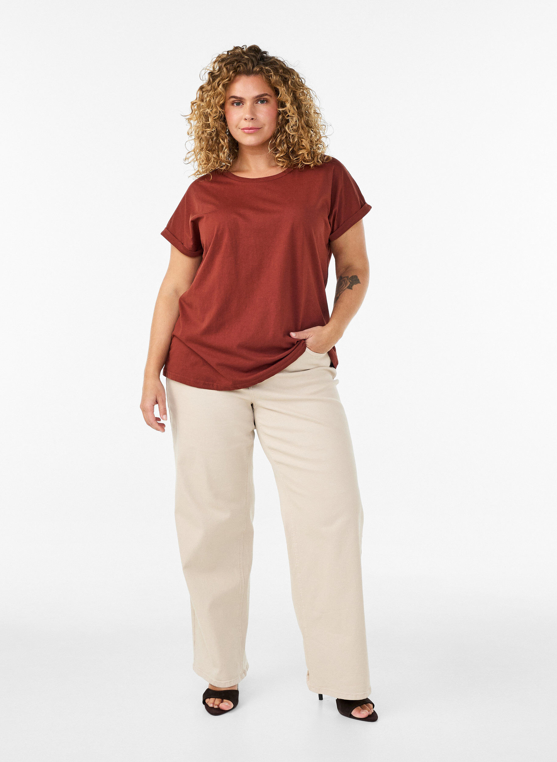 ZizziKurz&auml;rmeliges T-Shirt aus einer Baumwollmischung, Rot, Model image number 1