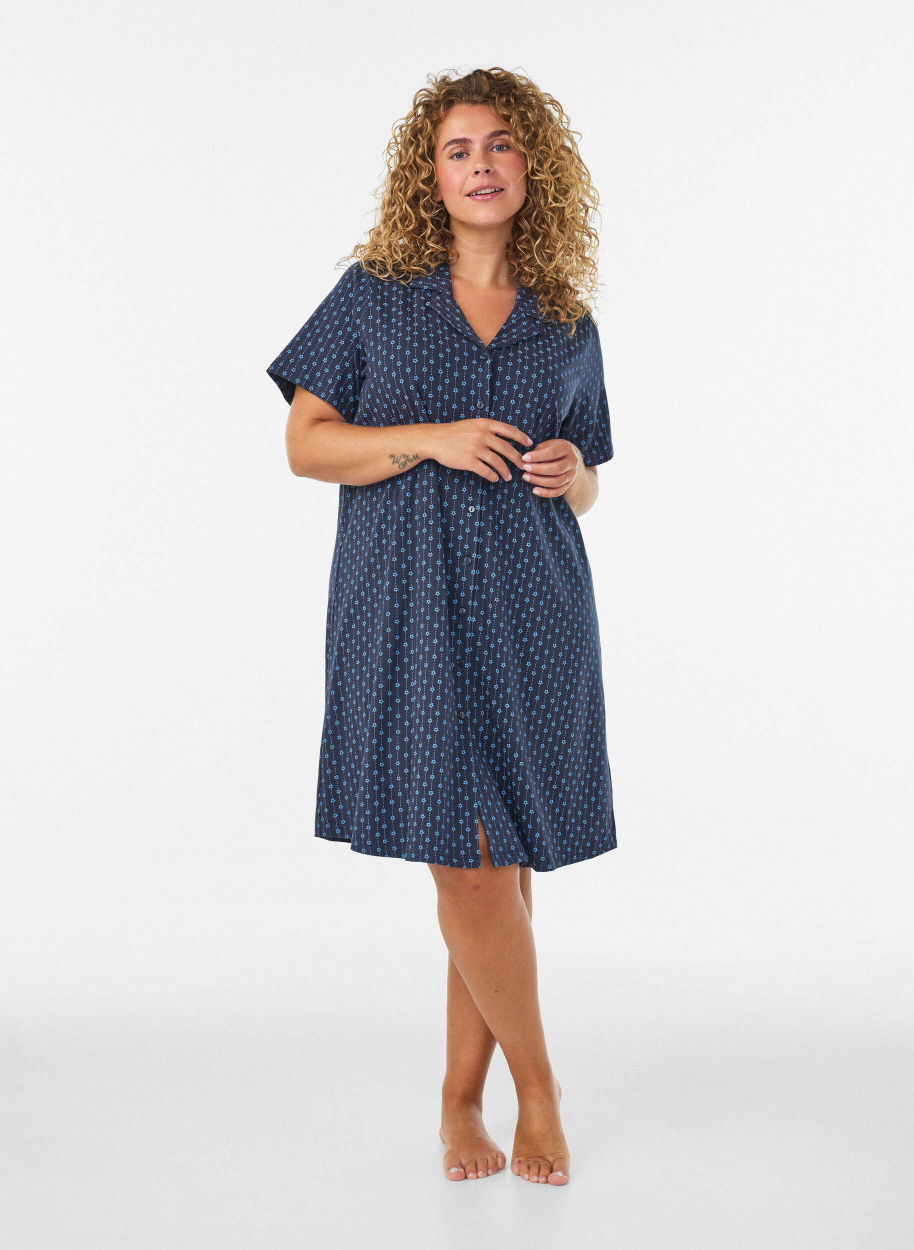 ZizziNachthemd aus Baumwolle mit Knopfleiste, Blau, Model image number 1