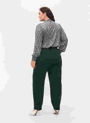 Klassische Hose mit Taschen, Scarab, Model