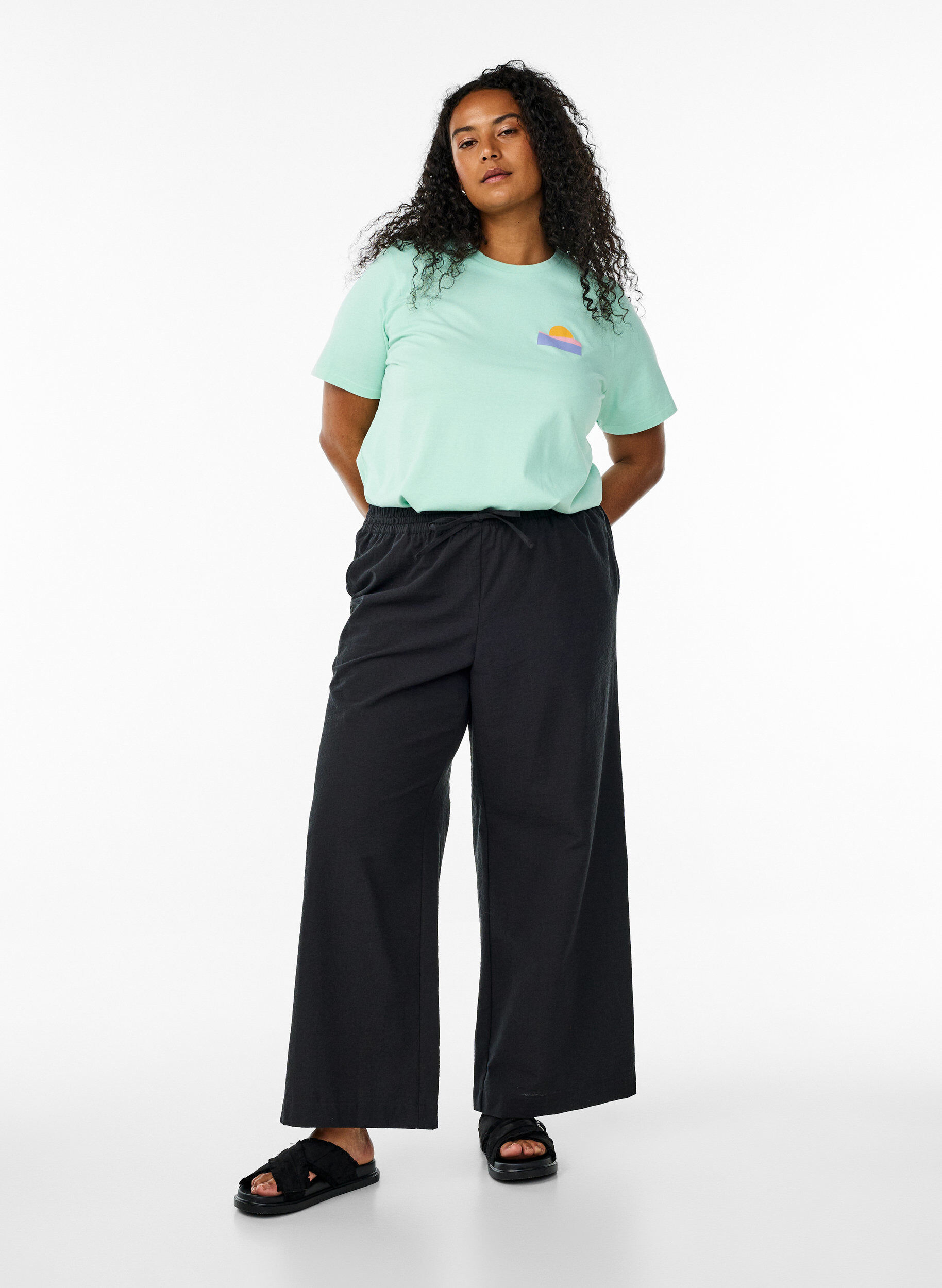 ZizziT-Shirt aus Bio-Baumwolle mit R&uuml;ckenprint, Gr&uuml;n, Model image number 1