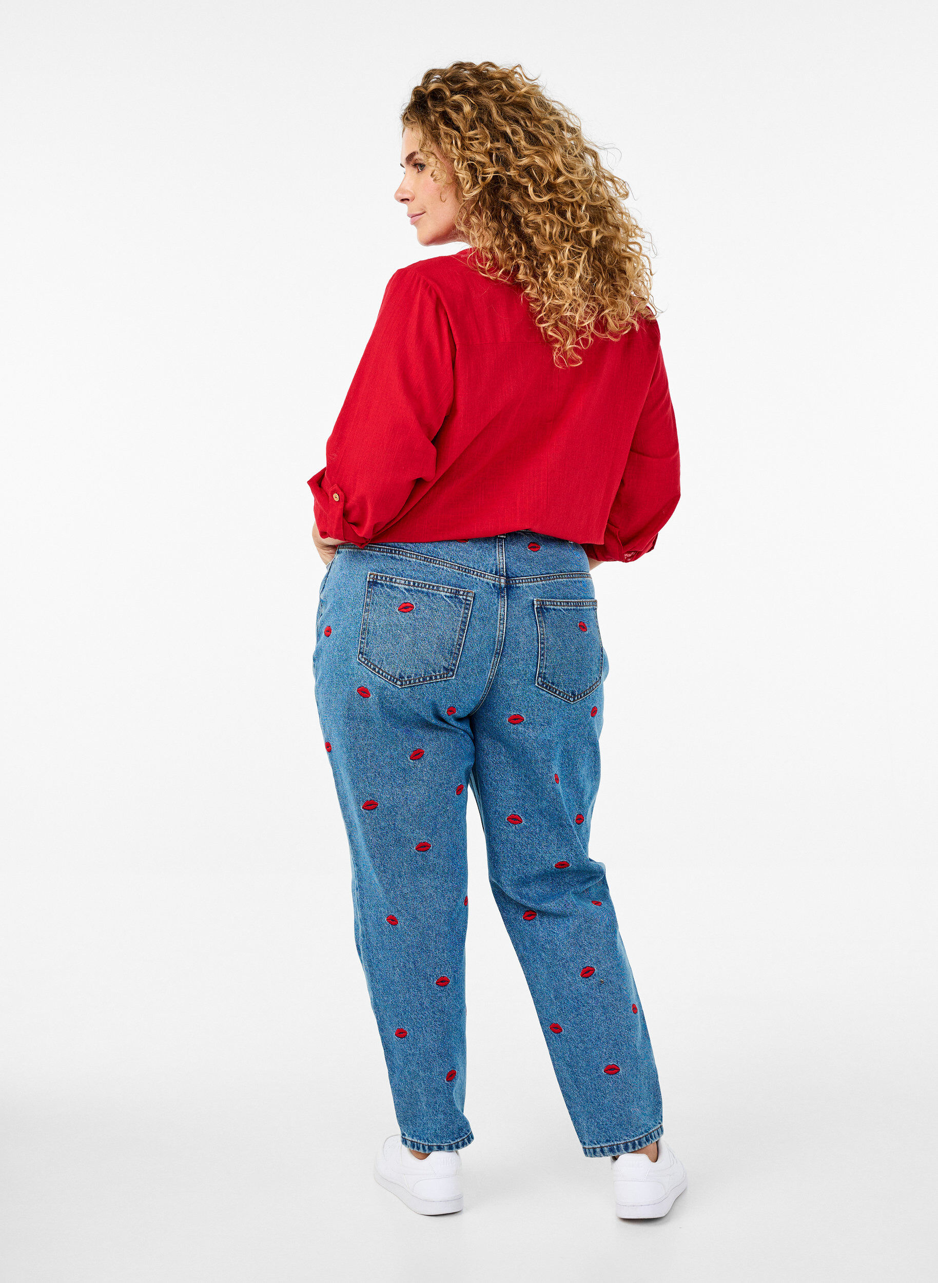ZizziMille Mom Fit Jeans mit Stickerei, Blau, Model image number 1