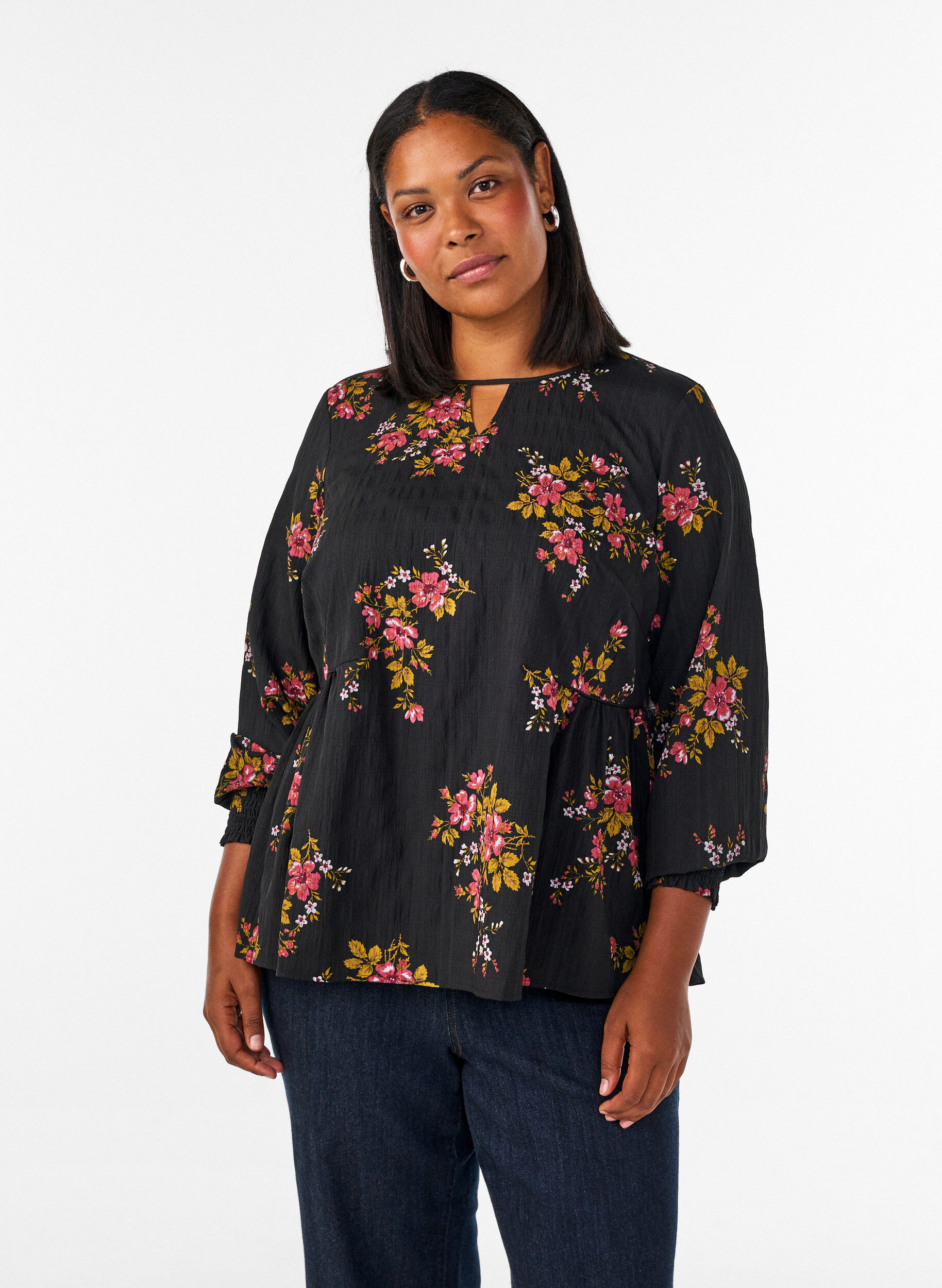 ZizziLang&auml;rmelige Bluse mit gebl&uuml;mtem Muster, Schwarz, Model image number 0