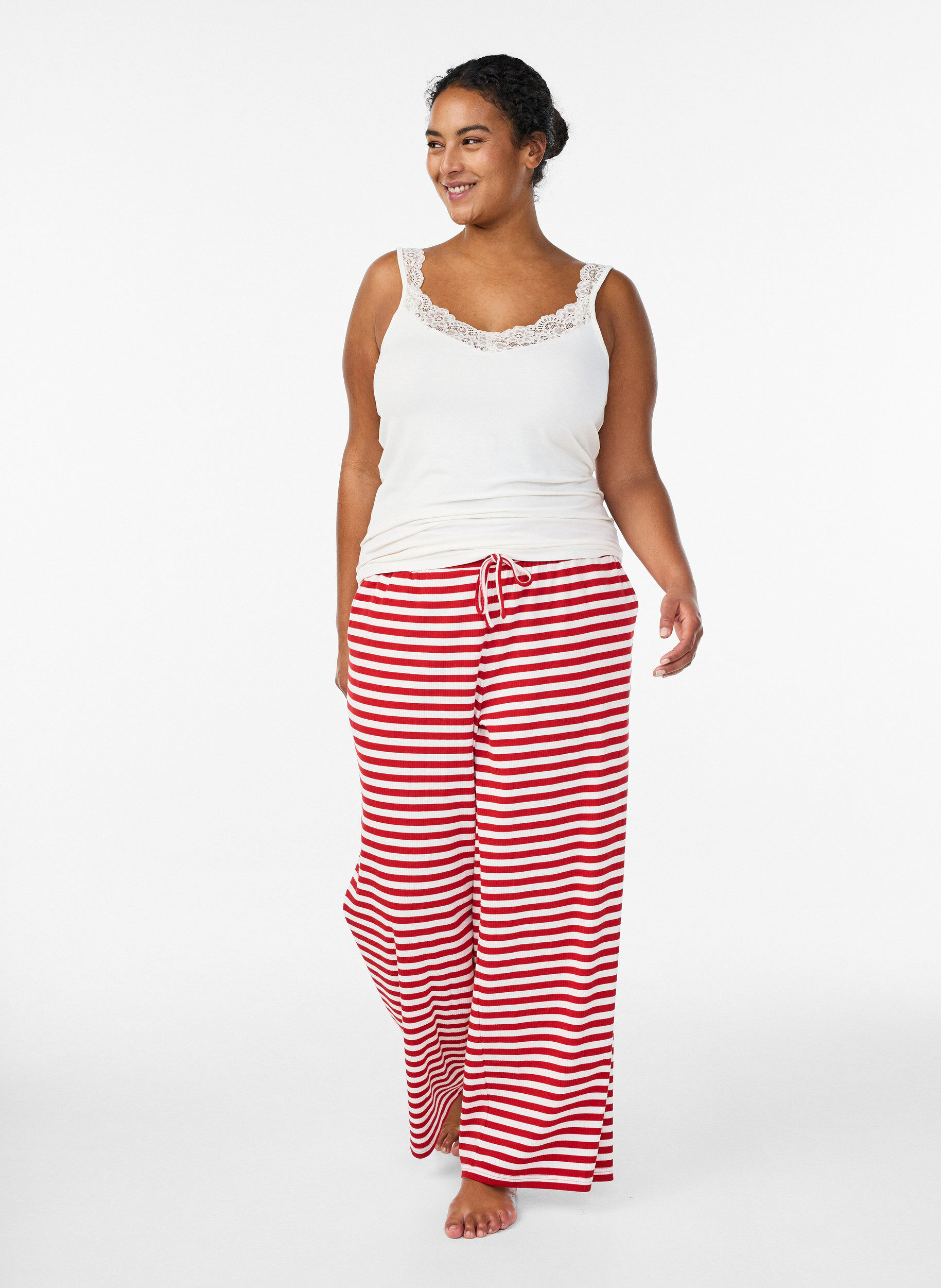 ZizziTop aus Viskose mit Spitze, Vanille, Model image number 1