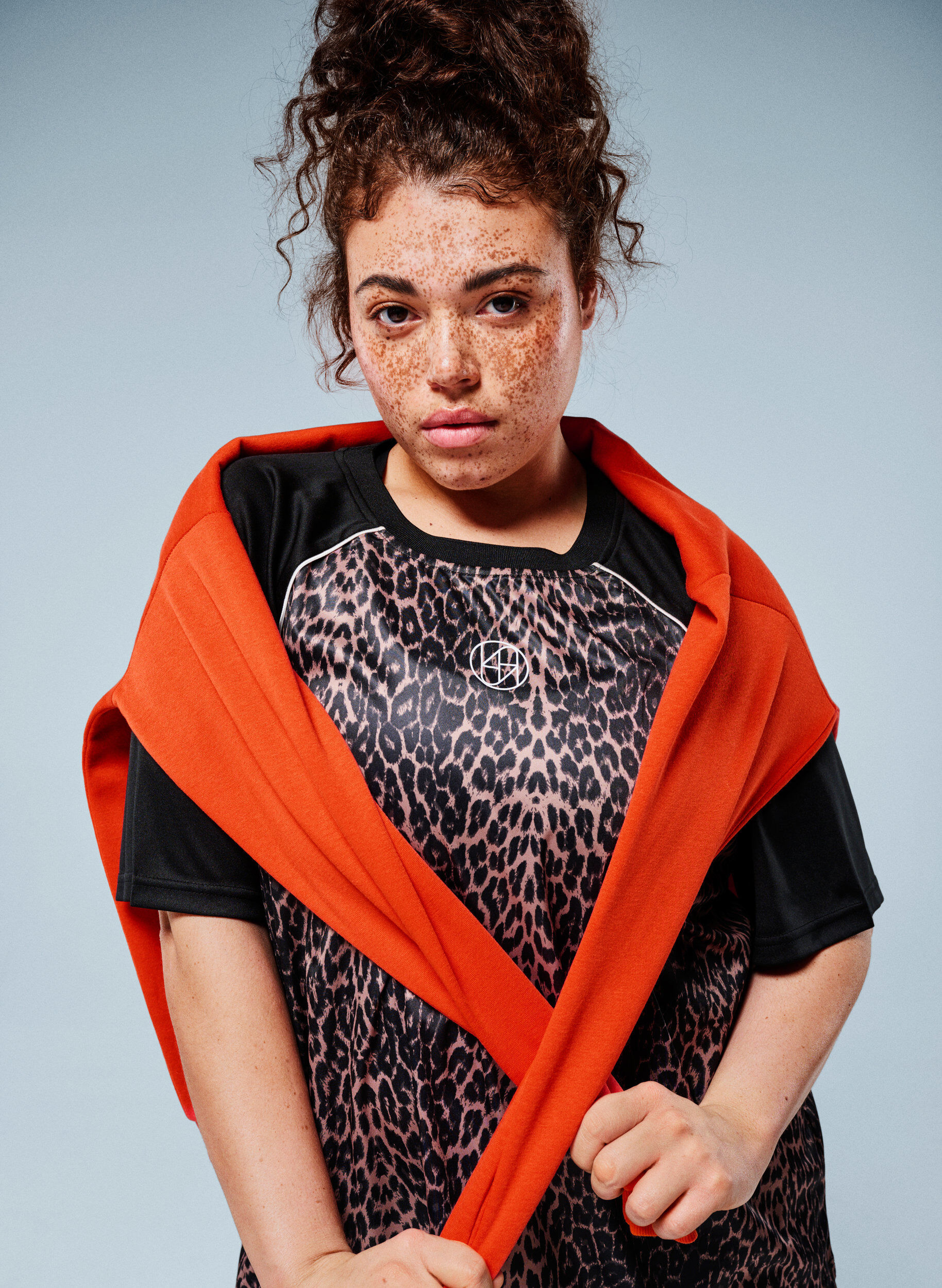 ZizziTrainingsshirt mit Leoprint und Raglan&auml;rmeln, Braun, Image image number 0