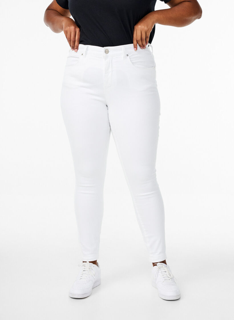 Extra schmale Amy Jeans mit hoher Taille, White, Model image number 2