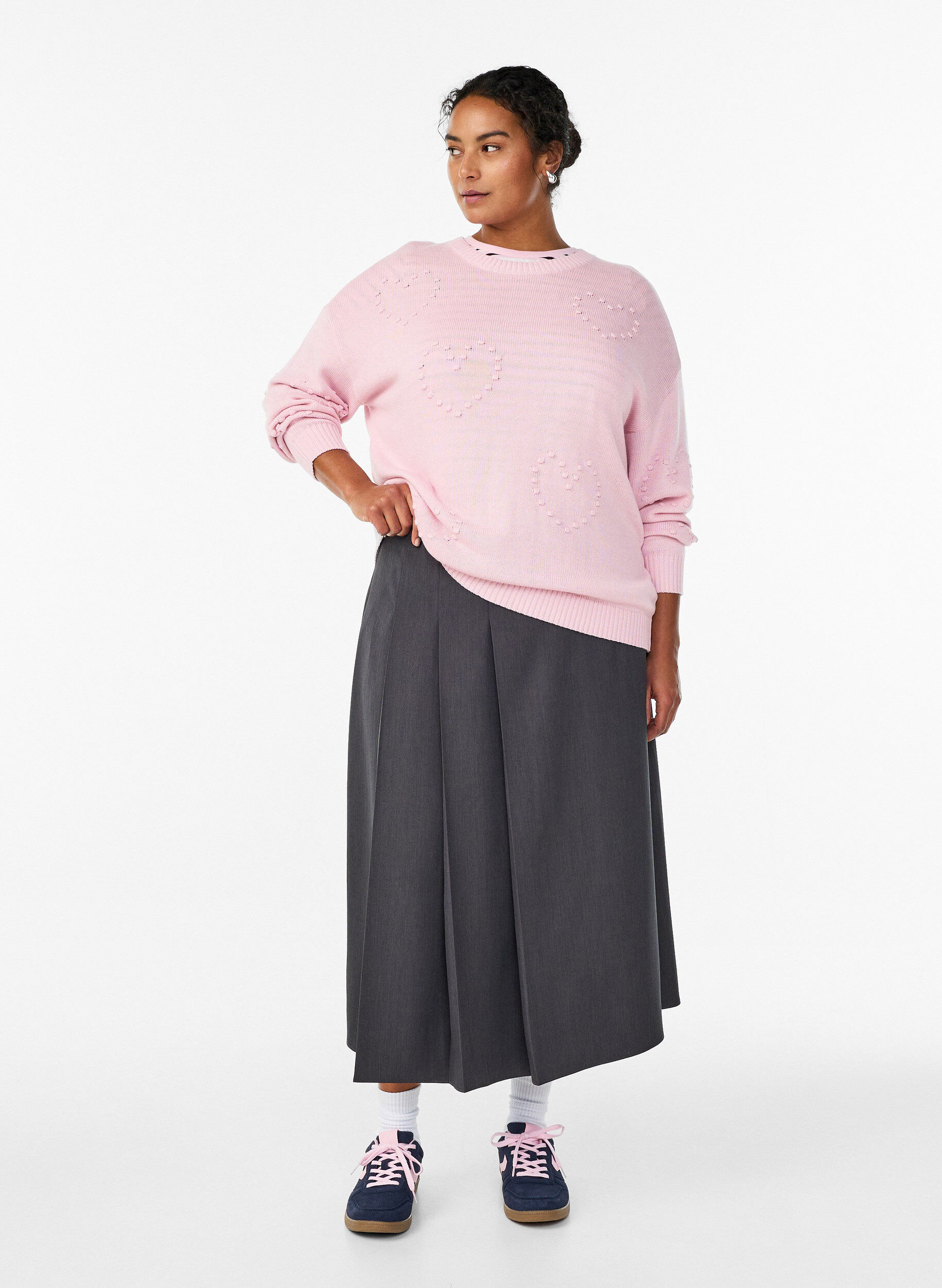 Midirock mit breiten Falten, Grau, Model