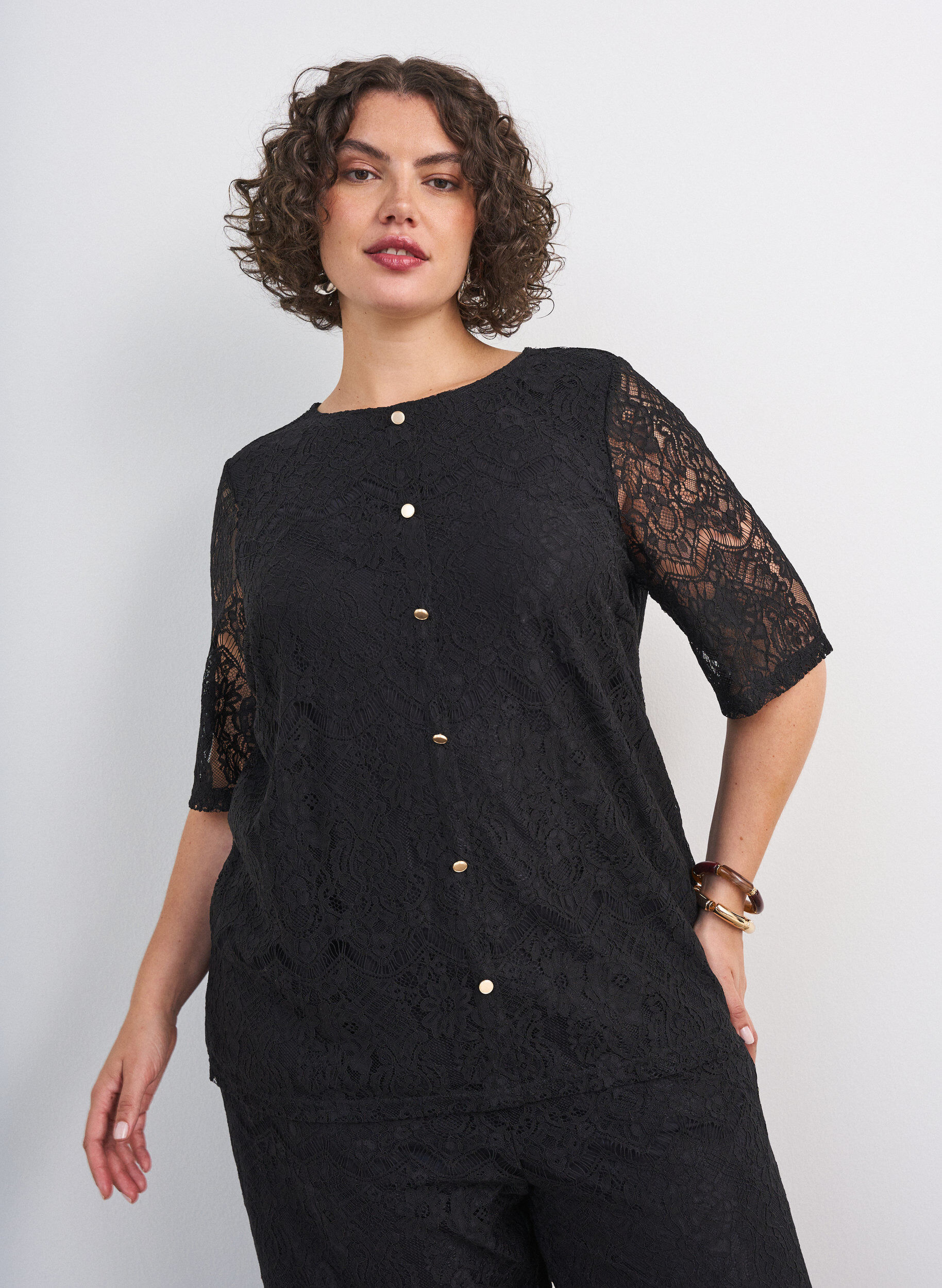 ZizziBluse aus Spitze mit Zierkn&ouml;pfen, Schwarz, Model image number 0