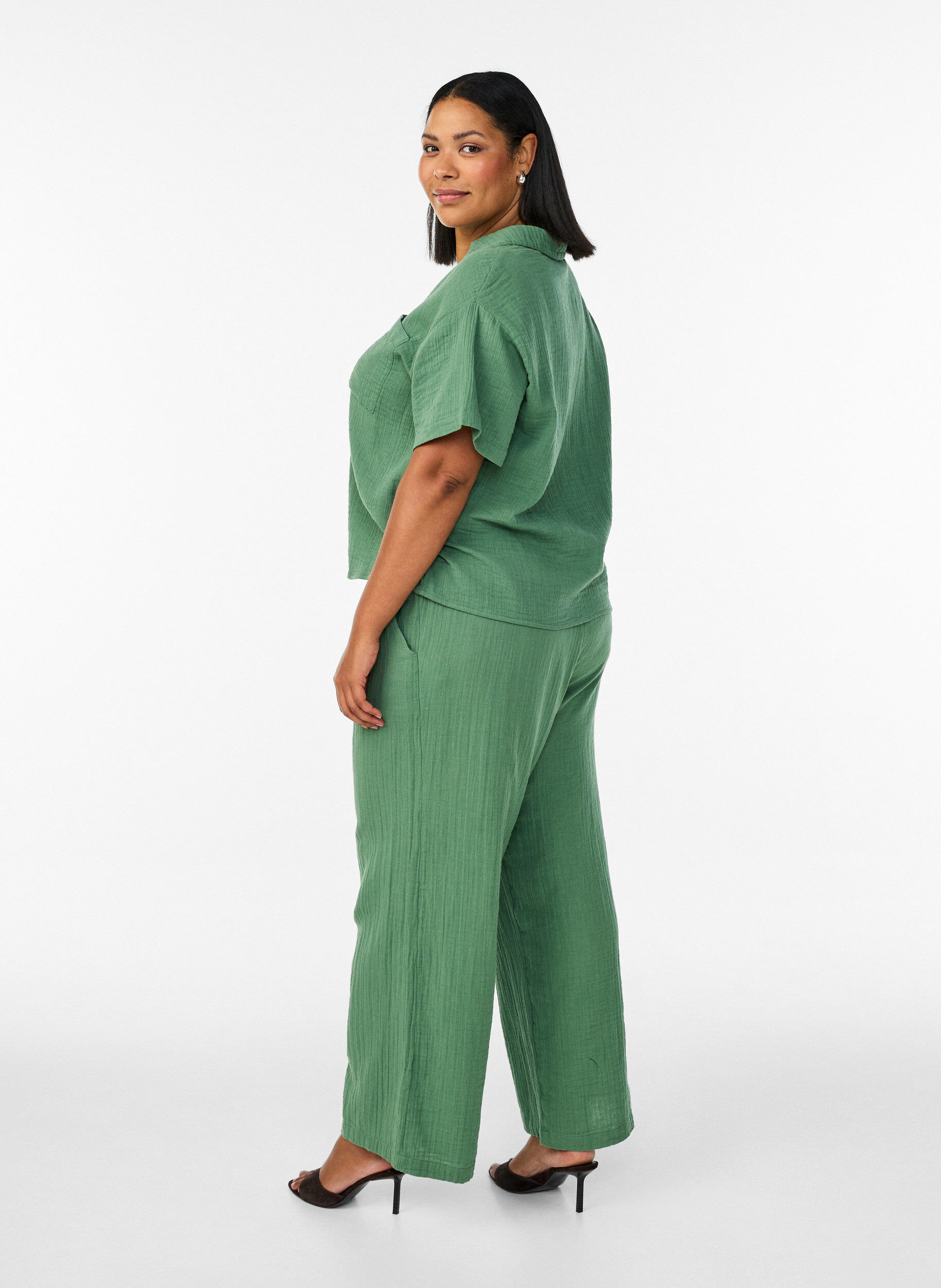 ZizziHoch taillierte Hose aus Baumwoll-Musselin mit weitem Bein, Gr&uuml;n, Model image number 1