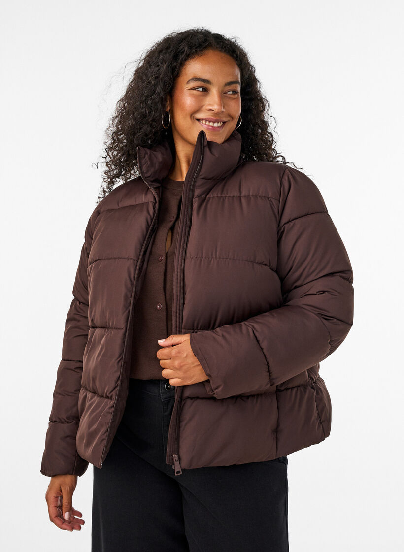 Kurze Pufferjacke mit hohem Kragen, Braun, Model image number 0