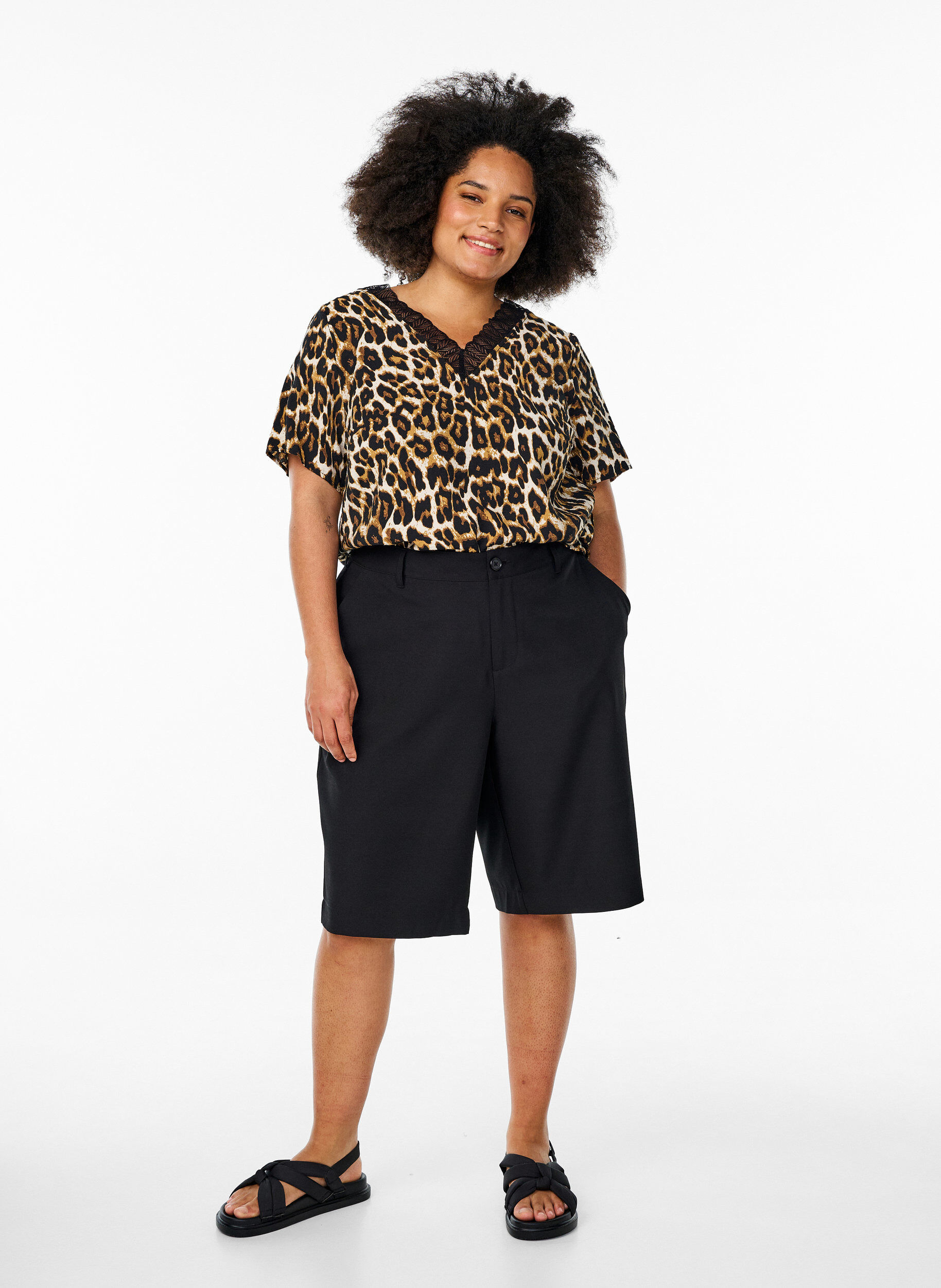 ZizziKurz&auml;rmelige Viskosebluse mit Spitzenbesatz, Braun, Model image number 1