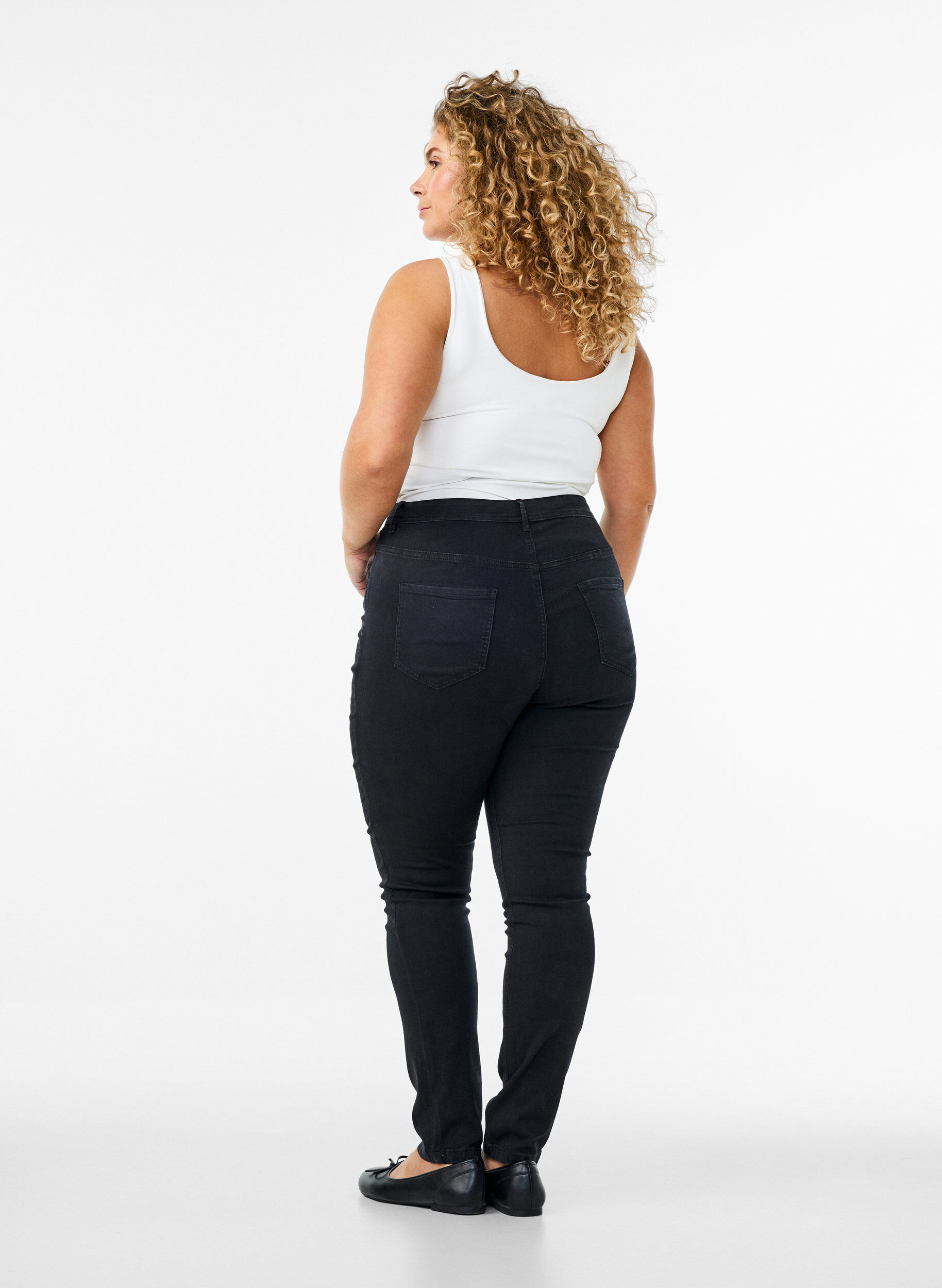 ZizziSuper Slim Amy Jeans mit hoher Taille, Schwarz, Model image number 1