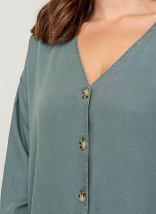 Bluse aus Lyocell mit V-Ausschnitt, Balsam Green, Model image number 2