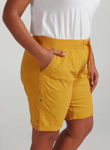 Bequeme Shorts, Golden Yellow, Model image number 0