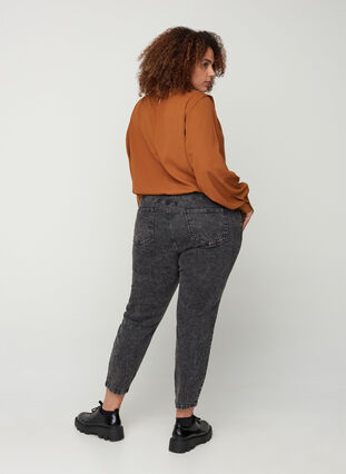 Cropped Mum Jeans mit hoher Taille, Black acid washed, Model image number 0