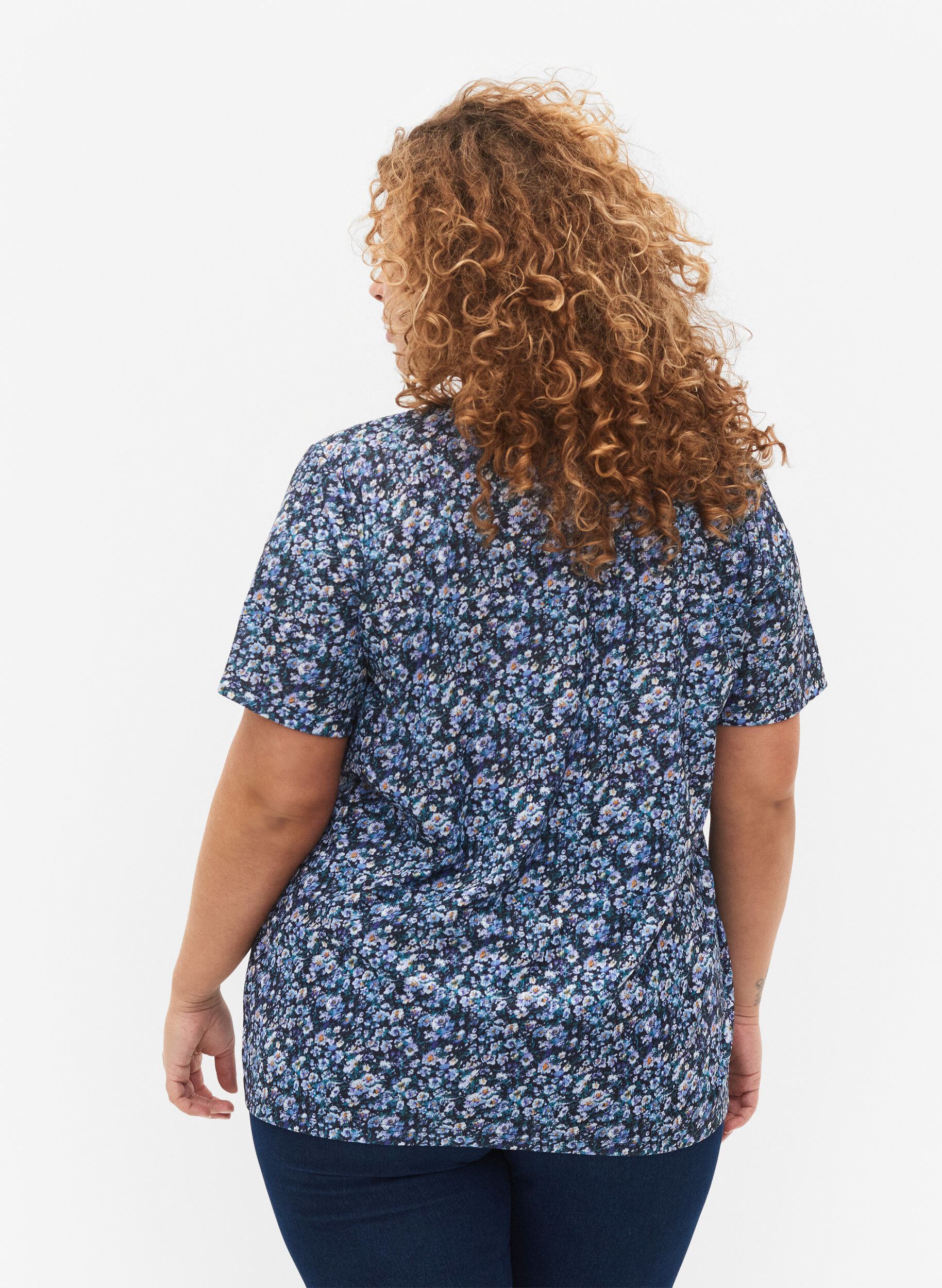 ZizziFLASH - Bedrucktes T-Shirt mit V-Ausschnitt, Blue Green Ditsy, Model image number 1