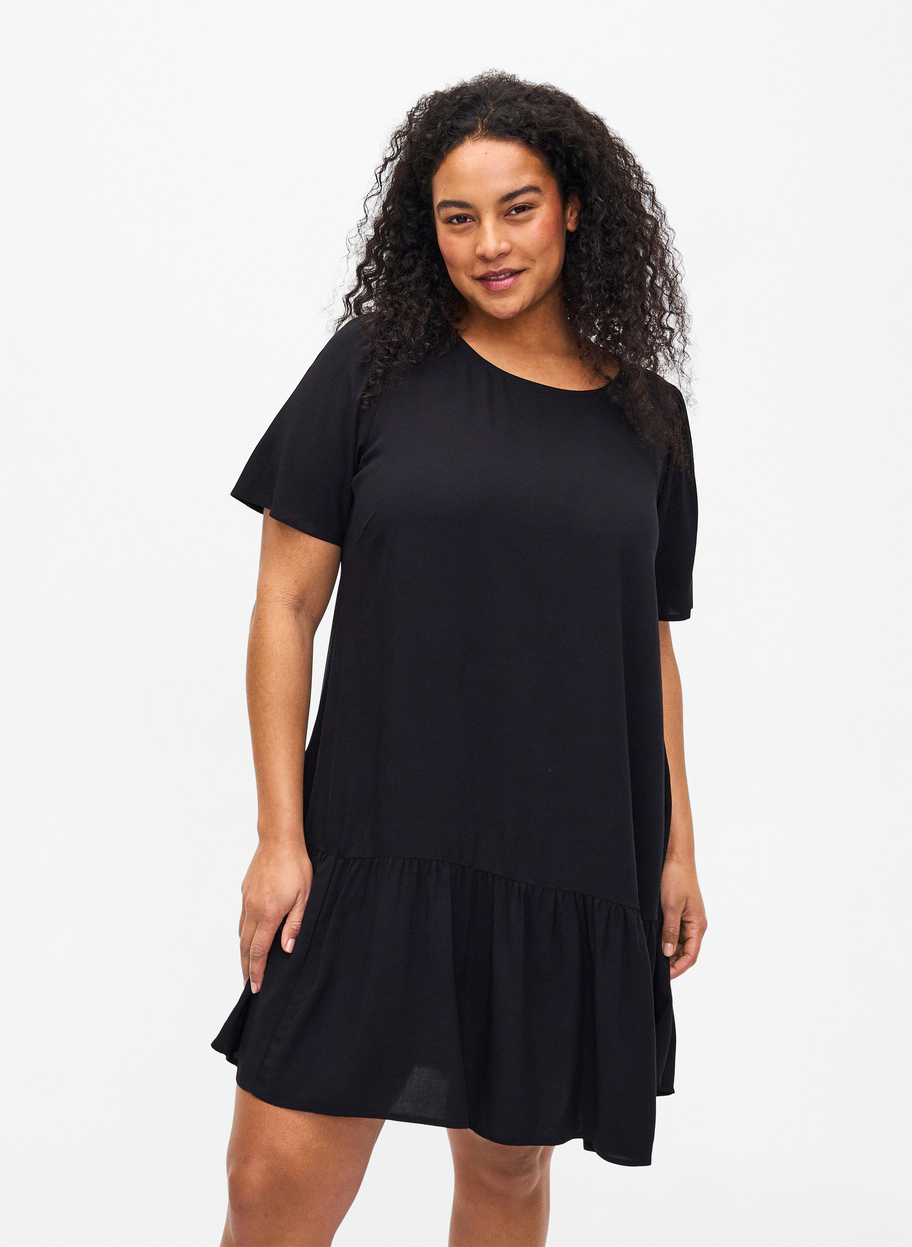 Kleid aus Viskose mit Schnittlinie, Schwarz, Model