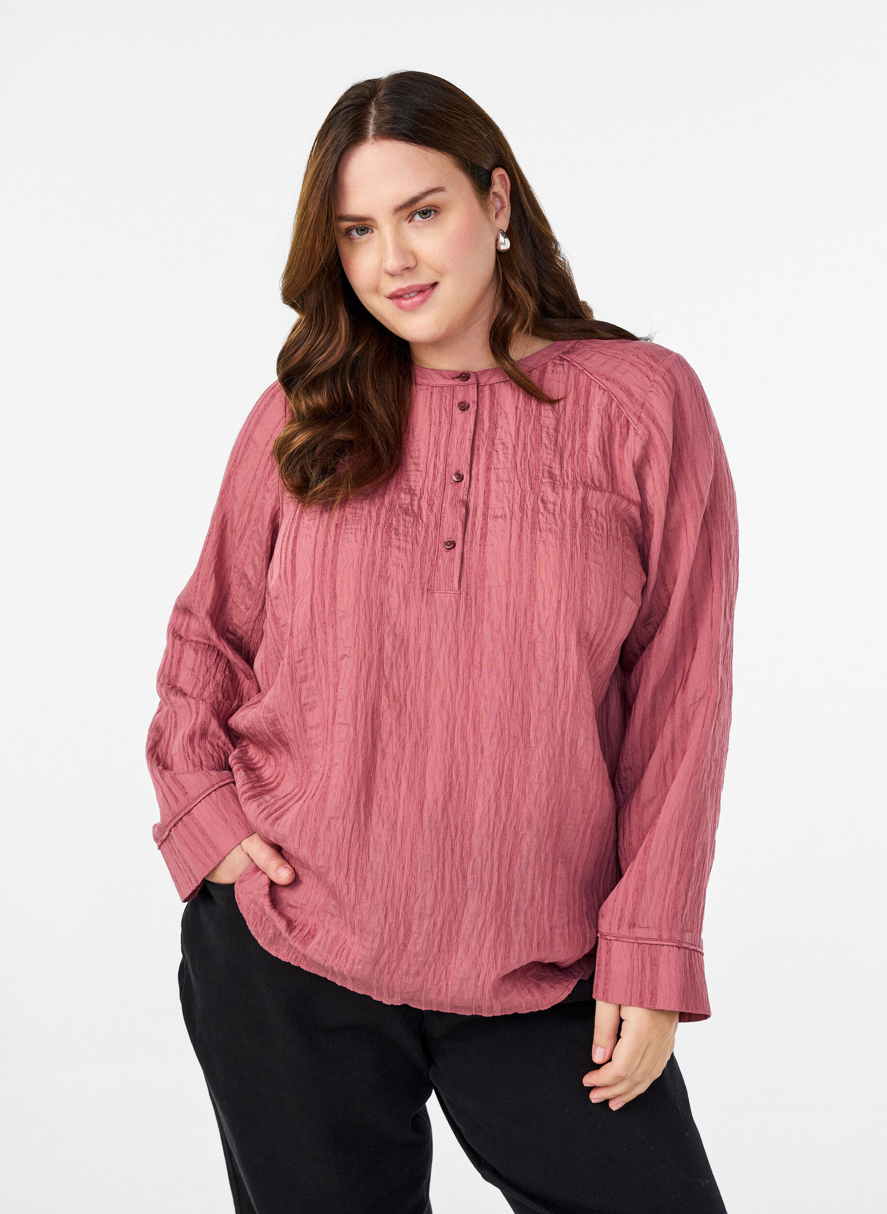 Bluse mit Ton-in-Ton-Struktur und Kn&ouml;pfen, Rot, Model
