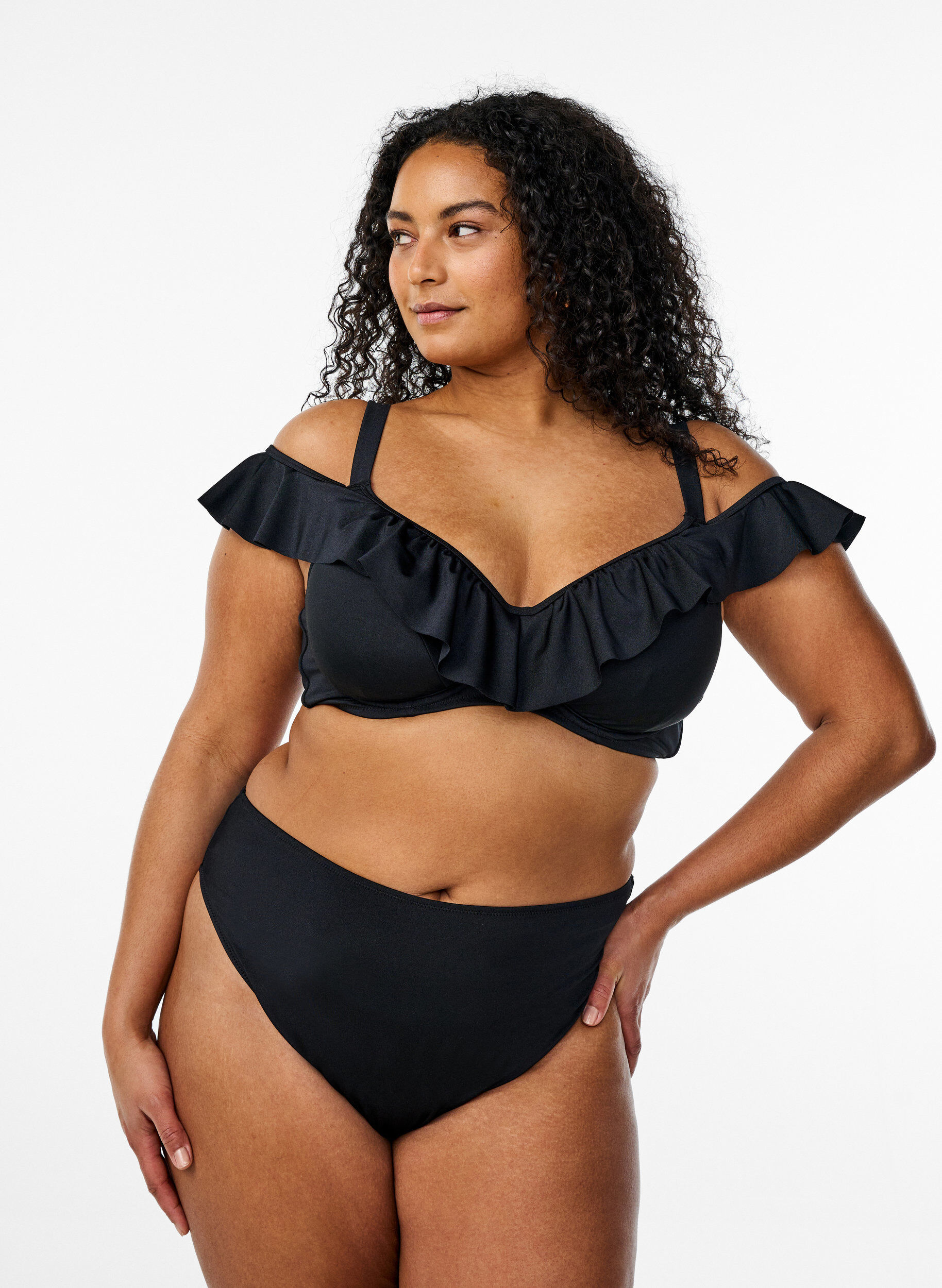 ZizziBikinioberteil mit R&uuml;schen und B&uuml;gel, Schwarz, Model image number 1