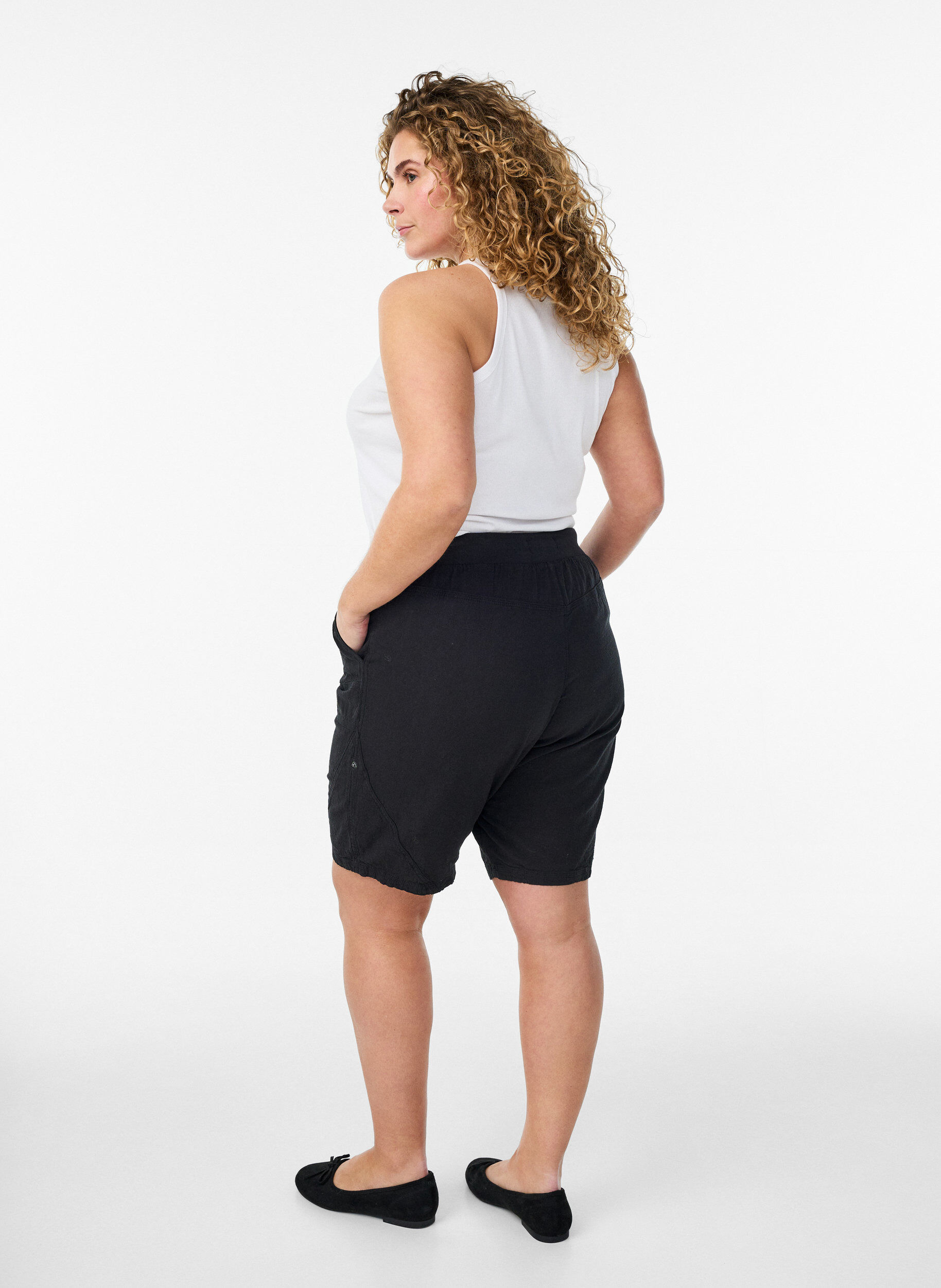 ZizziLockere Shorts aus Baumwolle mit Taschen, Schwarz, Model image number 2