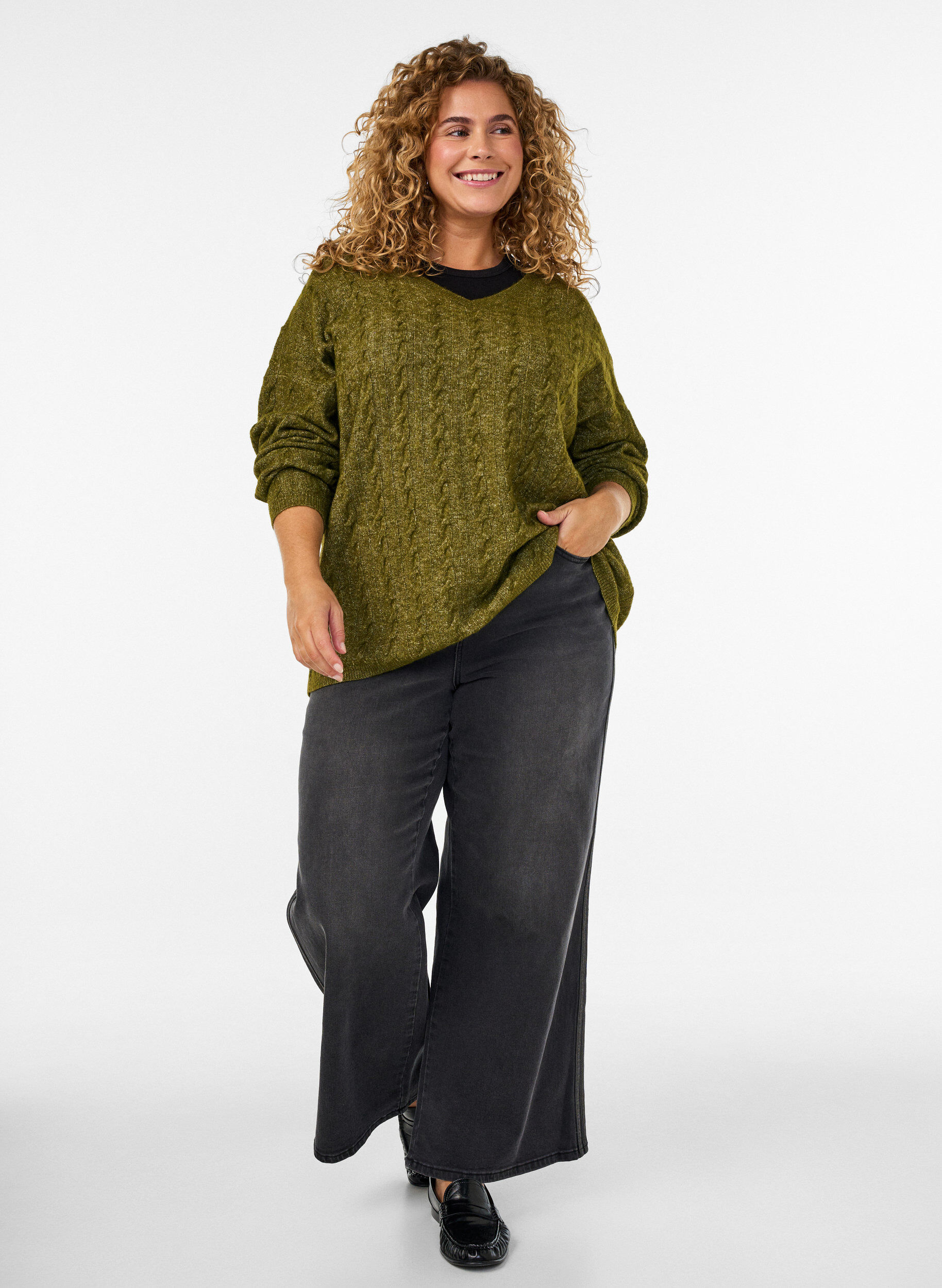 ZizziBluse aus Strick mit Zopfmuster und V-Ausschnitt, Gr&uuml;n, Model image number 1