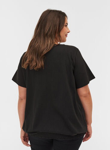 T-Shirt mit Smock aus Bio-Baumwolle, Black, Model image number 1