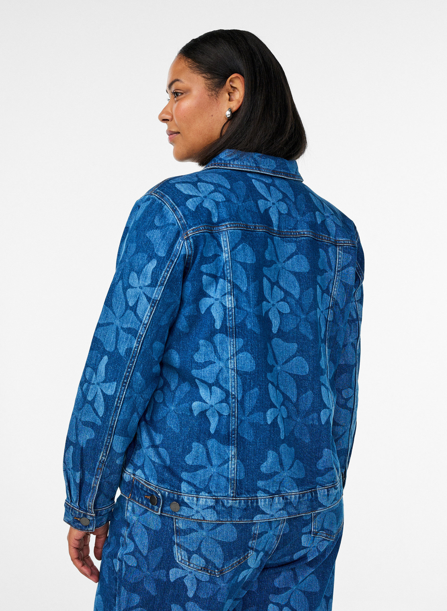 ZizziGebl&uuml;mte Jeansjacke, Blau, Model image number 2