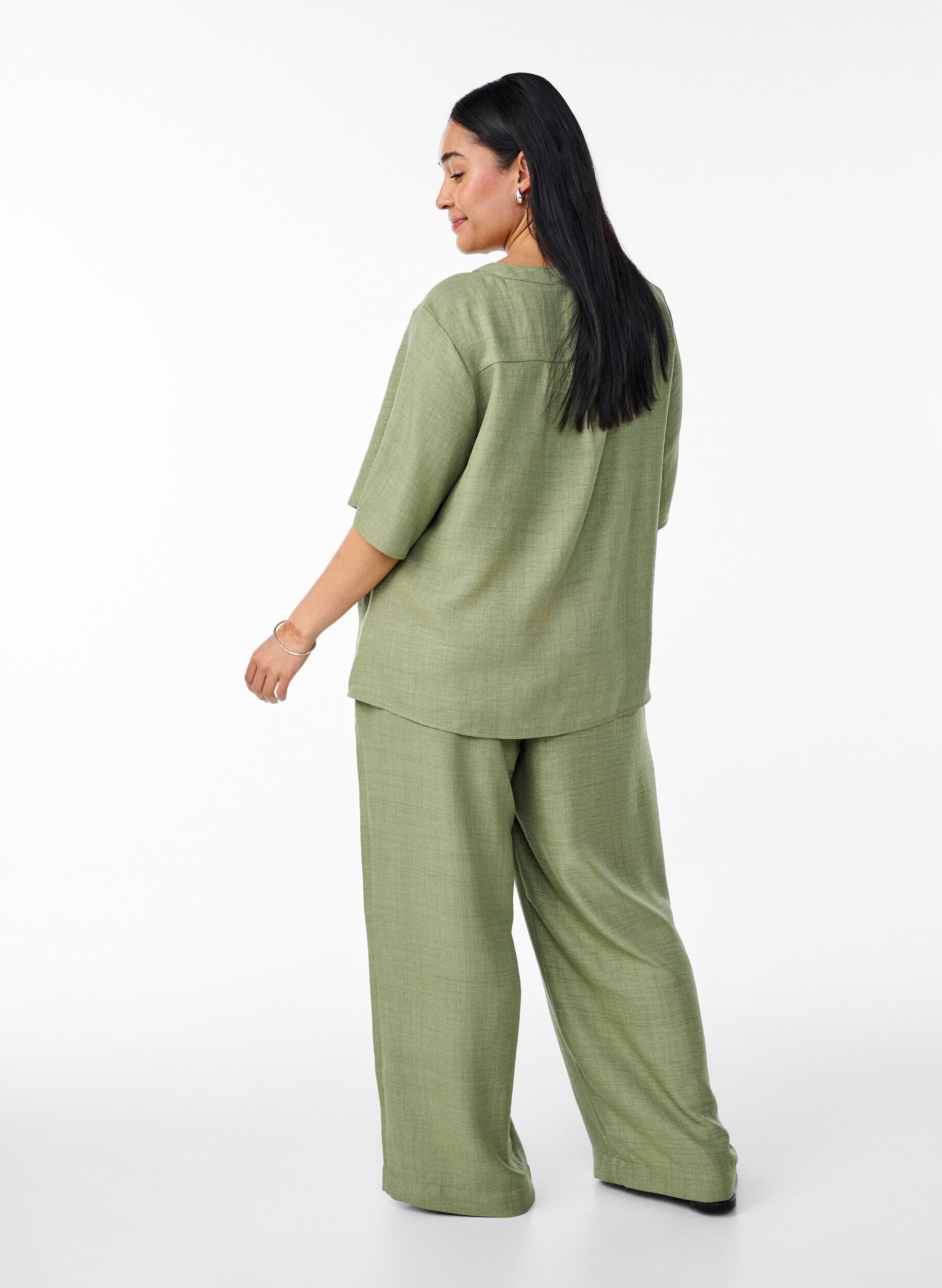 ZizziLockere Hose mit elastischem Bund und Taschen, Gr&uuml;n, Model image number 1