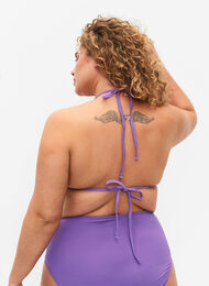 Einfarbiges Triangel-Bikinioberteil, Royal Lilac, Model