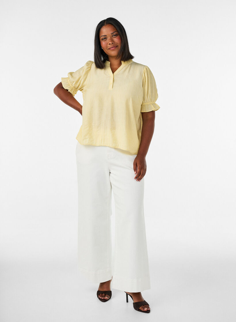 Kurz&auml;rmelige Bluse aus einer Viskosemischung mit Struktur und R&uuml;schen&auml;rmeln, Gelb, Model image number 1