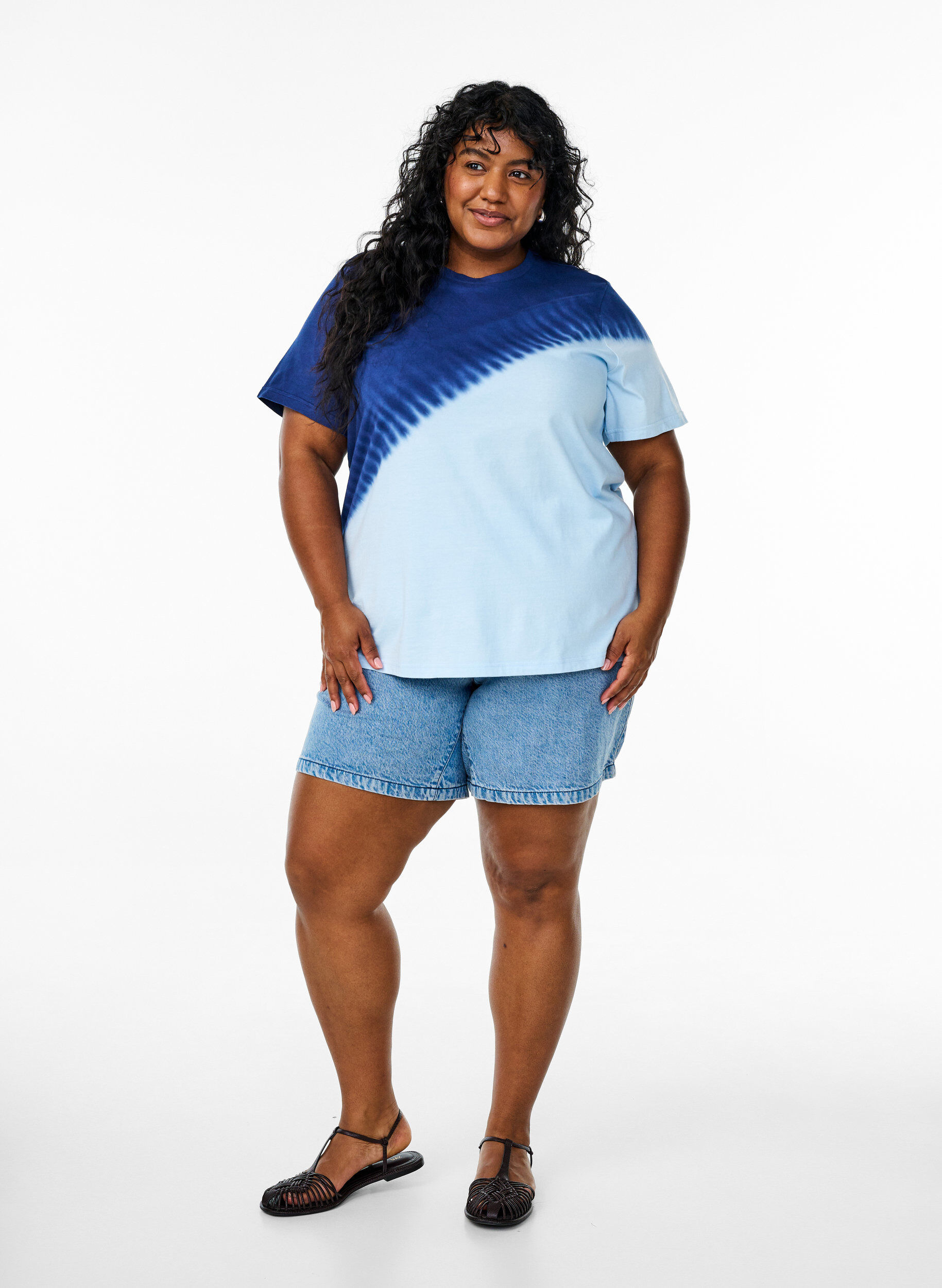 ZizziDip-Dye-T-Shirt aus Bio-Baumwolle, Blau, Model image number 1