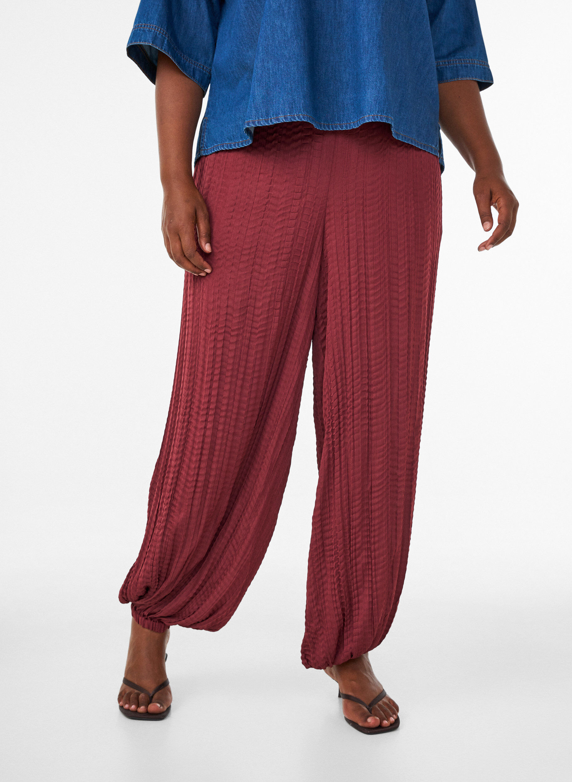 ZizziBallonhose mit Struktur und elastischem Bund, Rot, Model image number 2