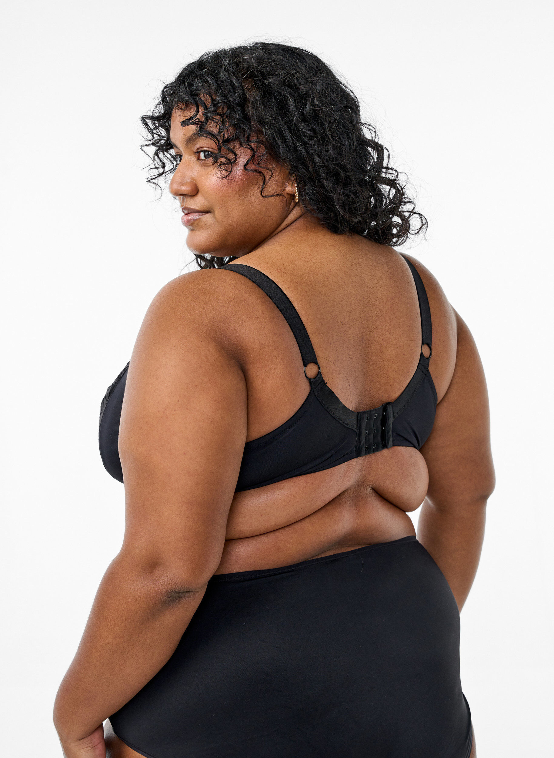 ZizziBH mit voller Abdeckung und Spitze, Schwarz, Model image number 2