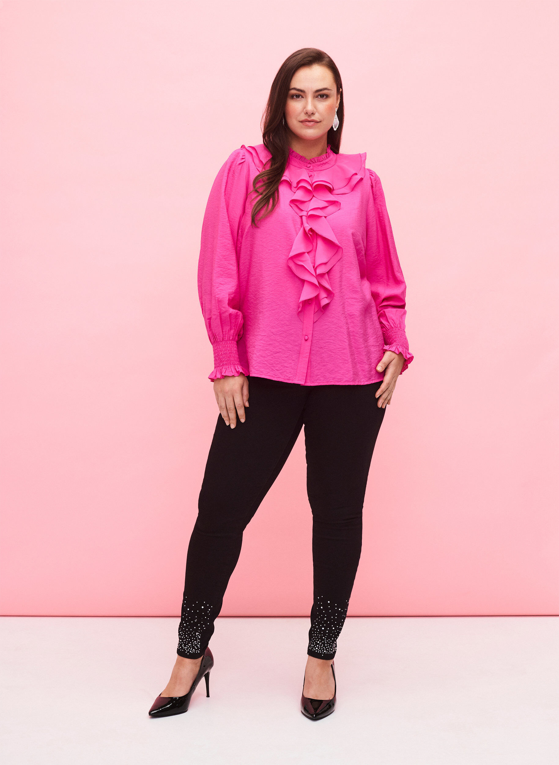 ZizziHochtaillierte Amy-Jeans mit Strasssteinen, Black, Model image number 0