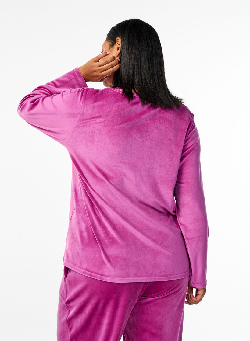Veloursbluse mit V-Ausschnitt, Boysenberry, Model image number 1