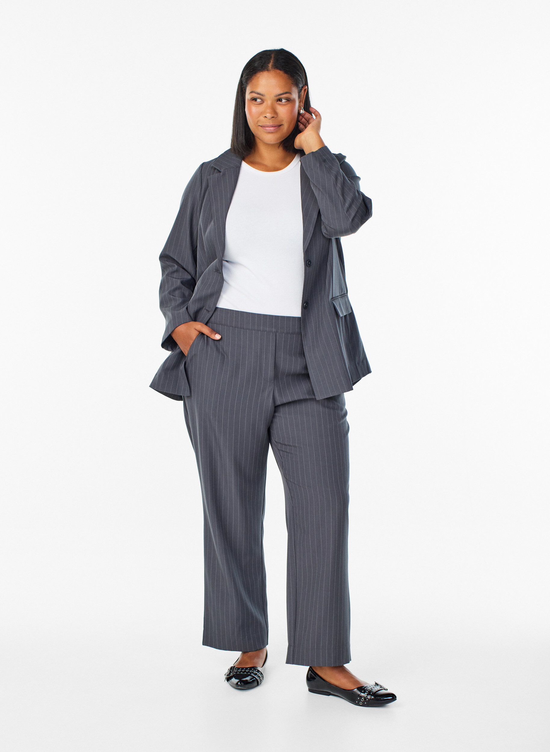 FLASH - Lockere Hose mit Taschen, Grau, Model