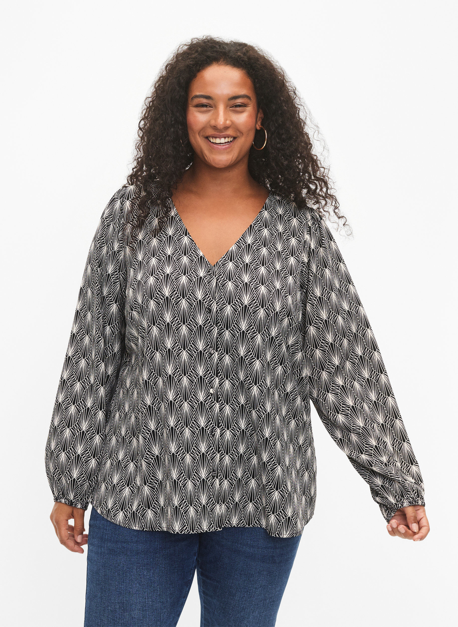 Zizzi Hemdbluse mit V-Ausschnitt und Aufdruck, Birch Graphic AOP, Model image number 0