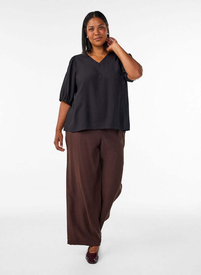 Bluse aus Viskose mit V-Ausschnitt, Schwarz, Model image number 1
