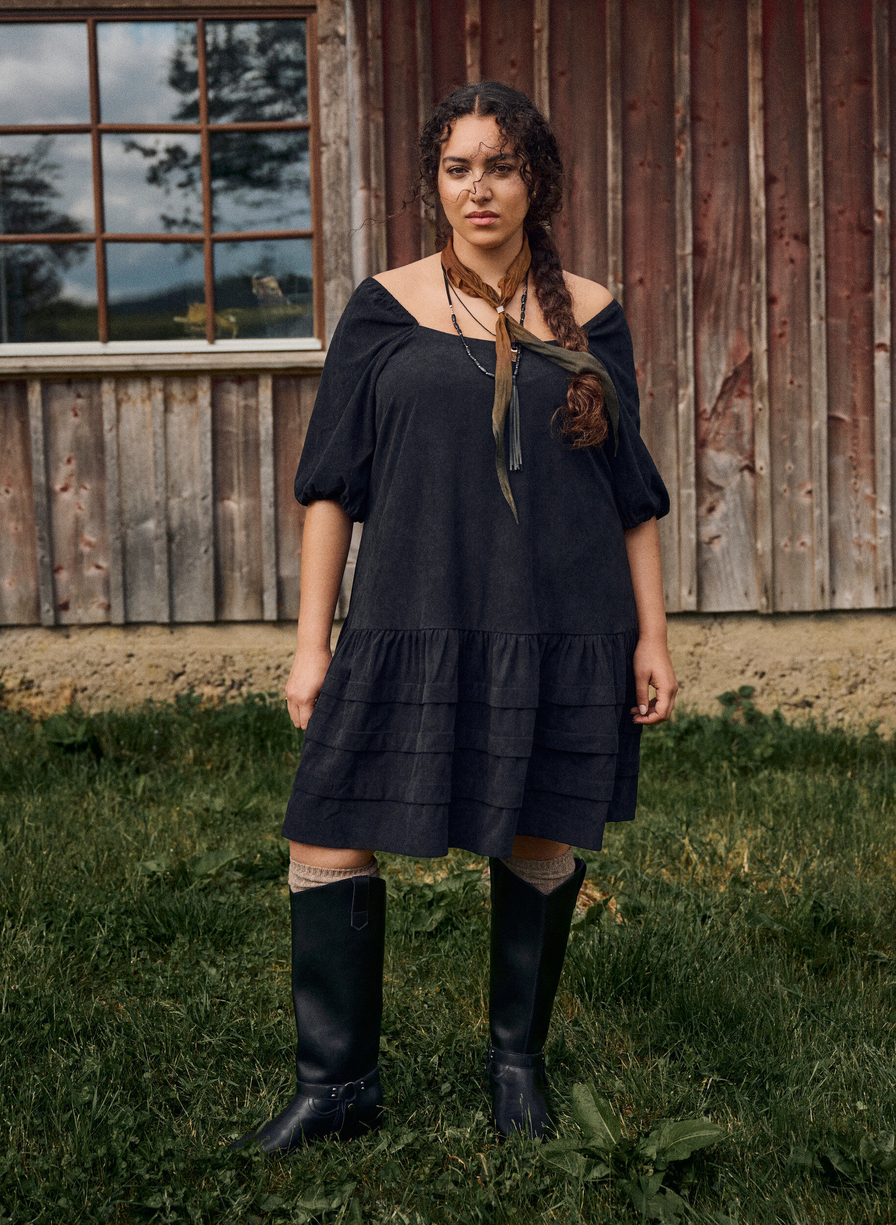 ZizziKurzes Cordkleid mit eckigem Ausschnitt, Schwarz, Image image number 0