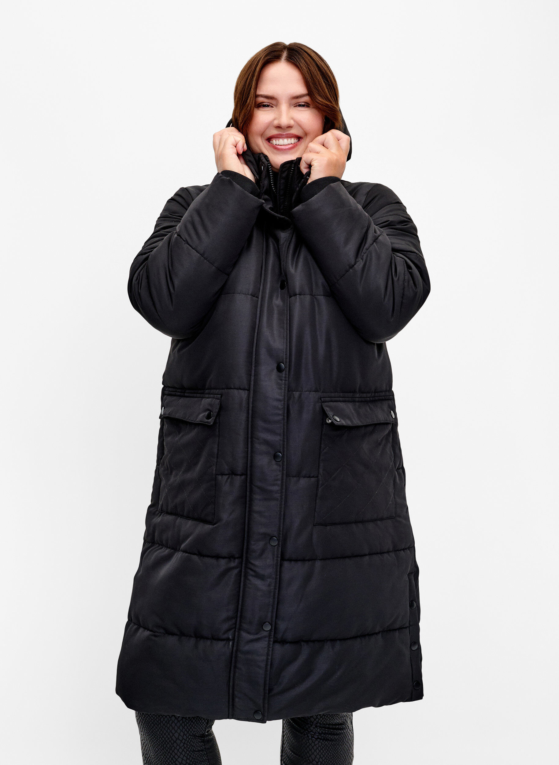 ZizziLange Pufferjacke mit Taschen und Kapuze, Schwarz, Model image number 0