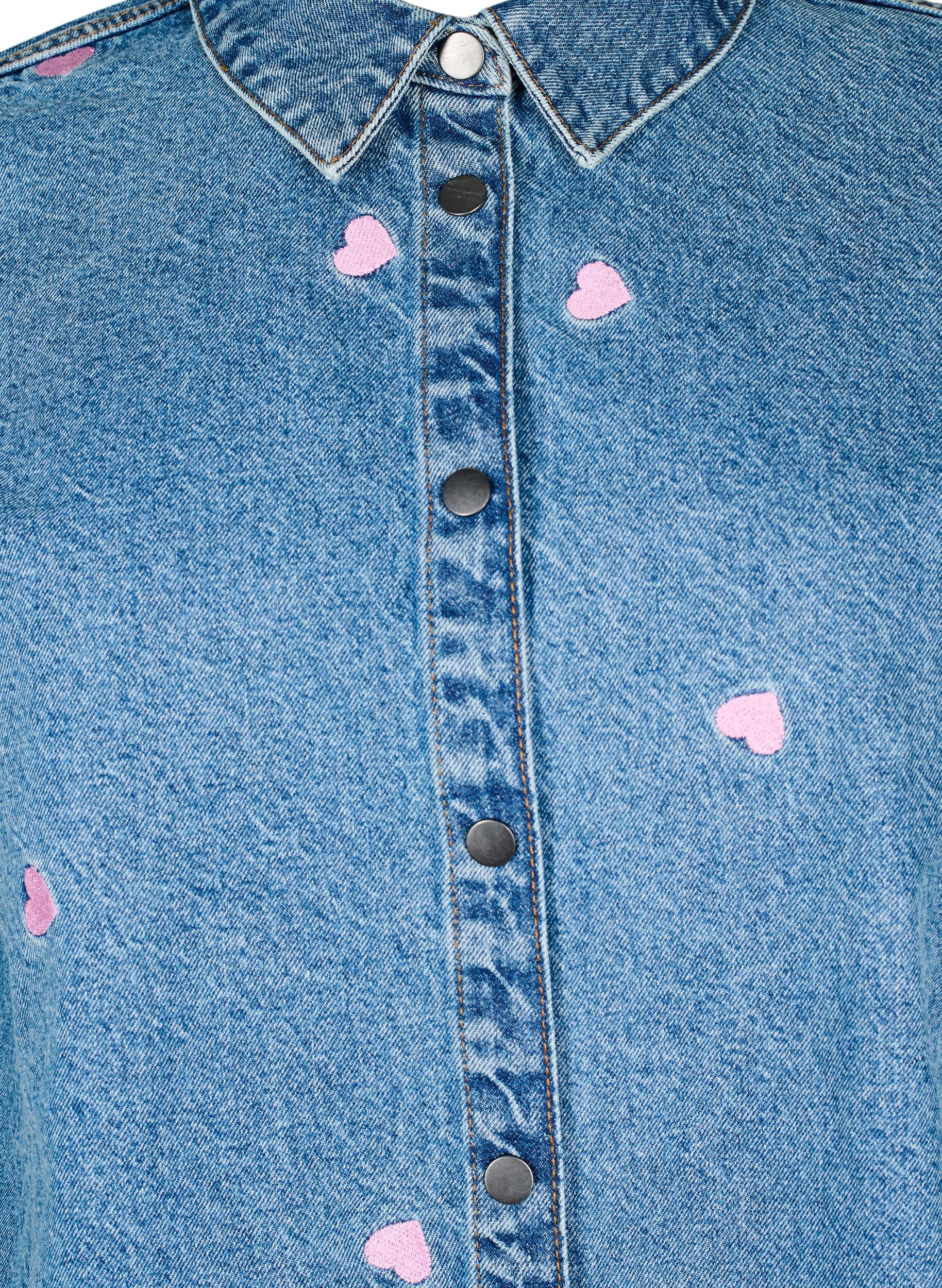 ZizziLocker geschnittene Jeansbluse mit aufgestickten Herzen, Light Blue Heart, Packshot image number 2