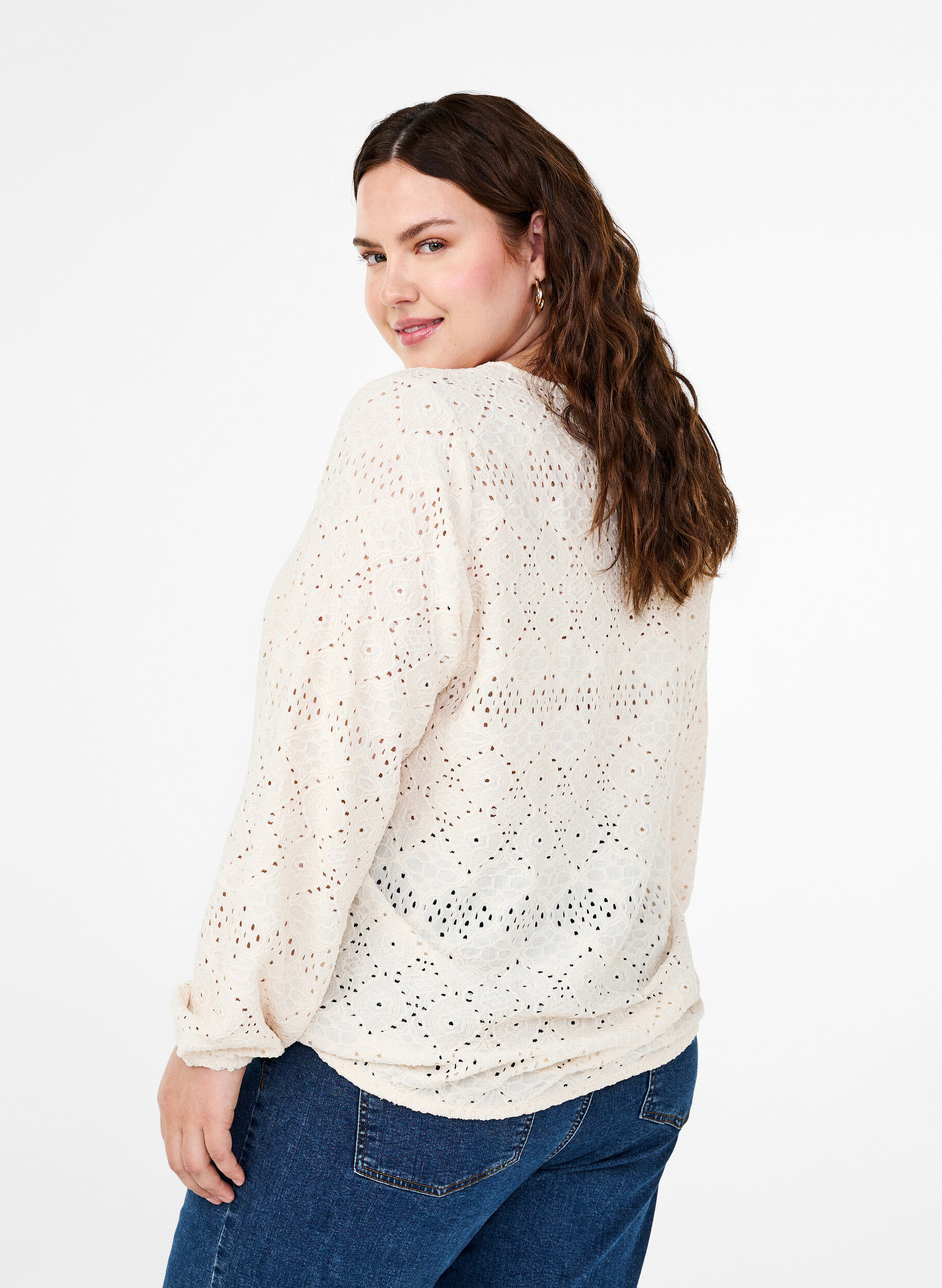 Zizzi Lang&auml;rmelige Bluse mit V-Ausschnitt und Lochmuster, Antique White, Model image number 1