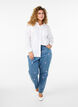 Mille Mom Fit Jeans mit Stickerei, Blau, Model image number 1