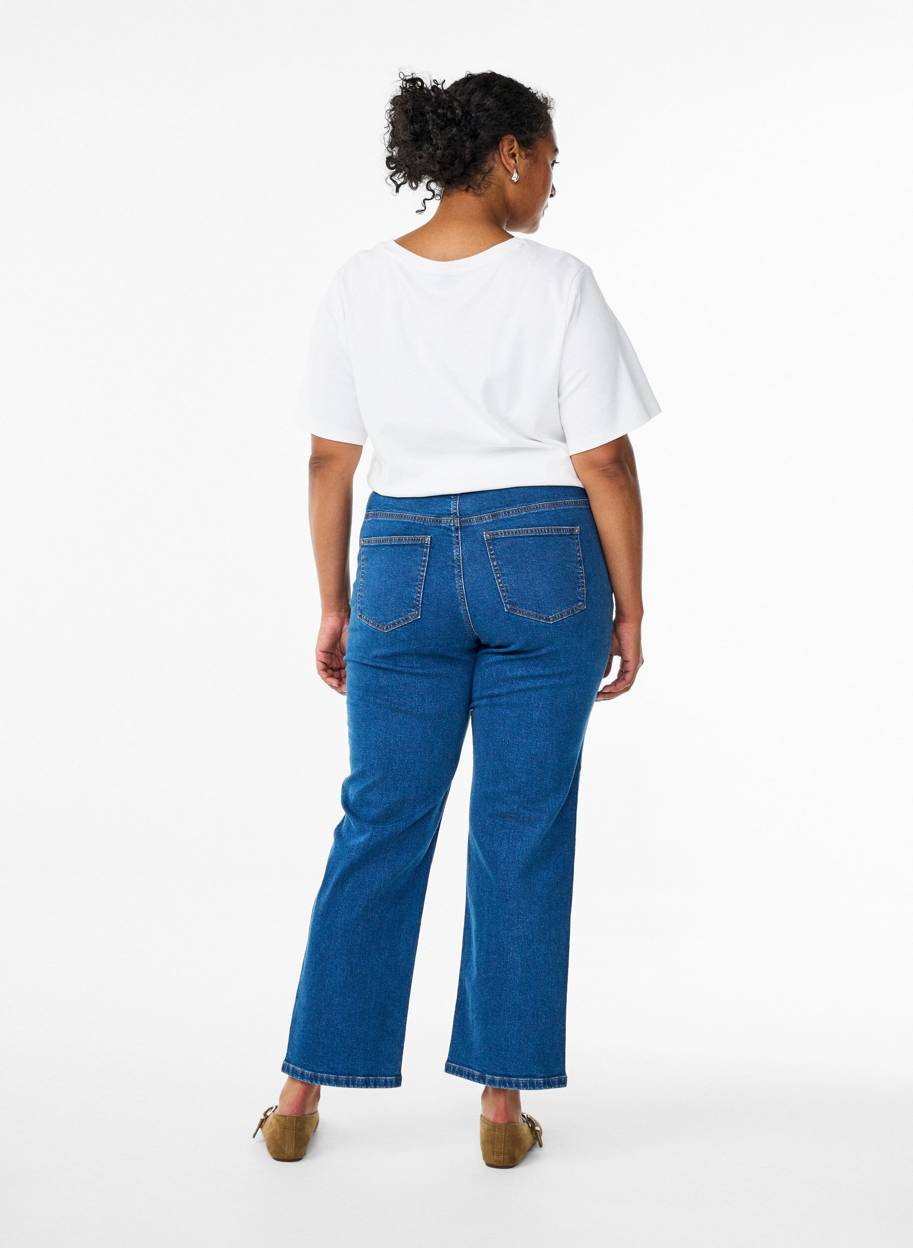 ZizziGemma Jeans mit hoher Taille in Regular Fit, Blau, Model image number 1