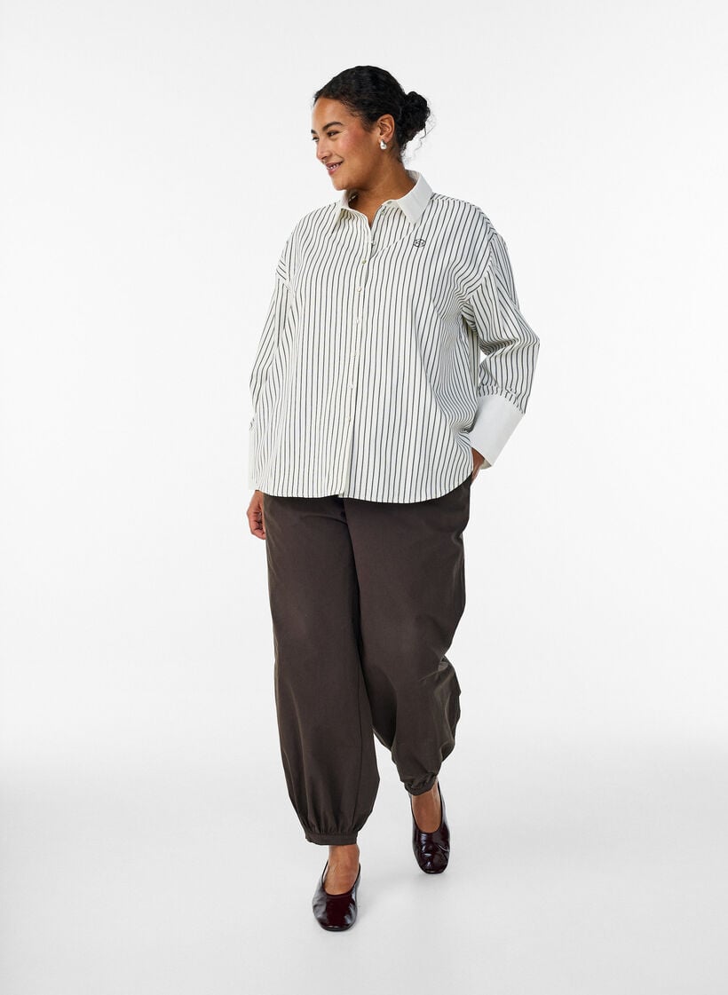 Lockeres gestreiftes Hemd mit breiten Manschetten, Wei&szlig;, Model image number 1