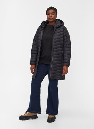 Gesteppte Leichtgewichtsjacke mit abnehmbarer Kapuze und Taschen, Black, Model image number 2