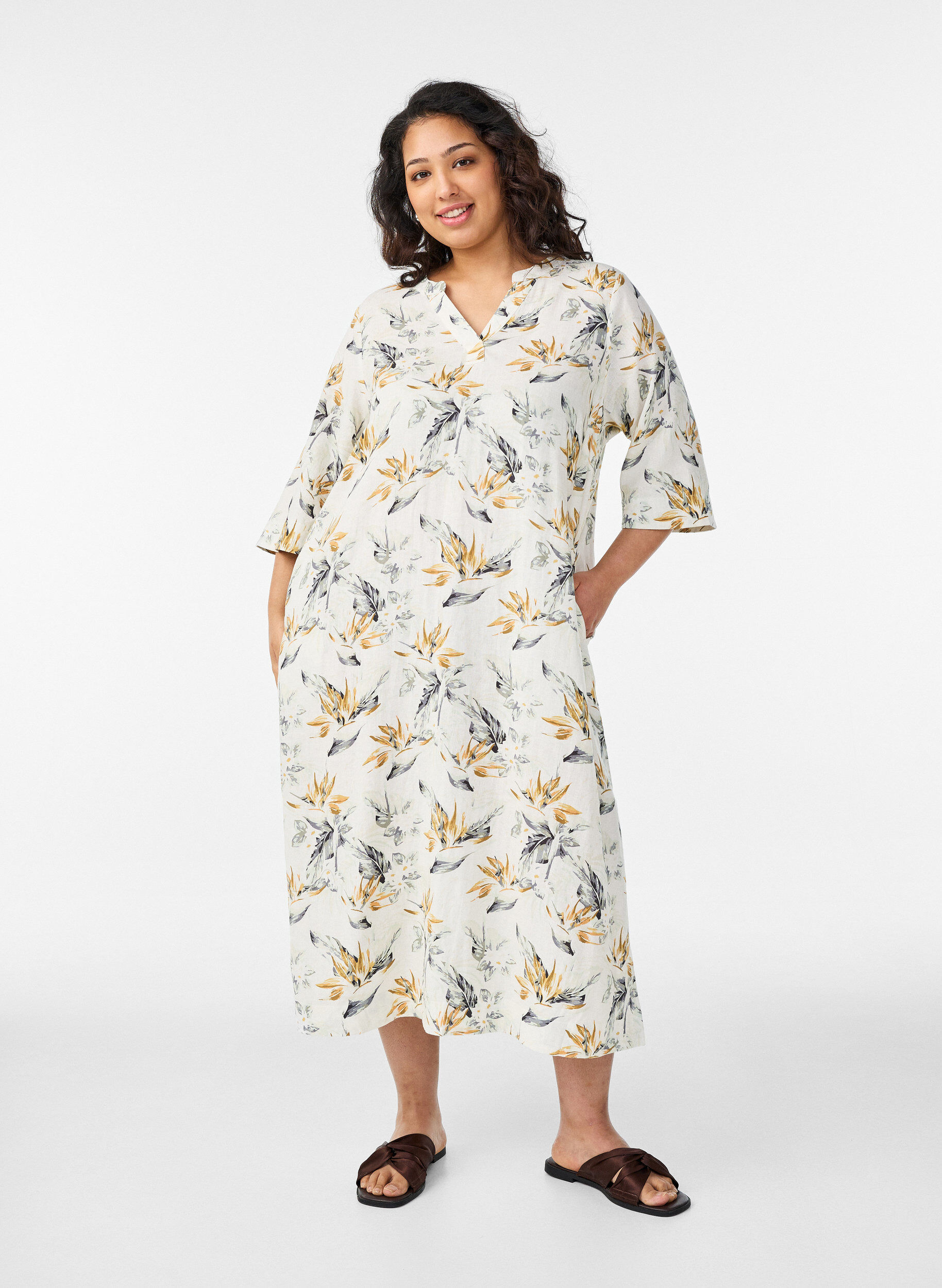 Midikleid aus Leinen und Viskose mit 1/2-&Auml;rmeln, Wei&szlig;, Model
